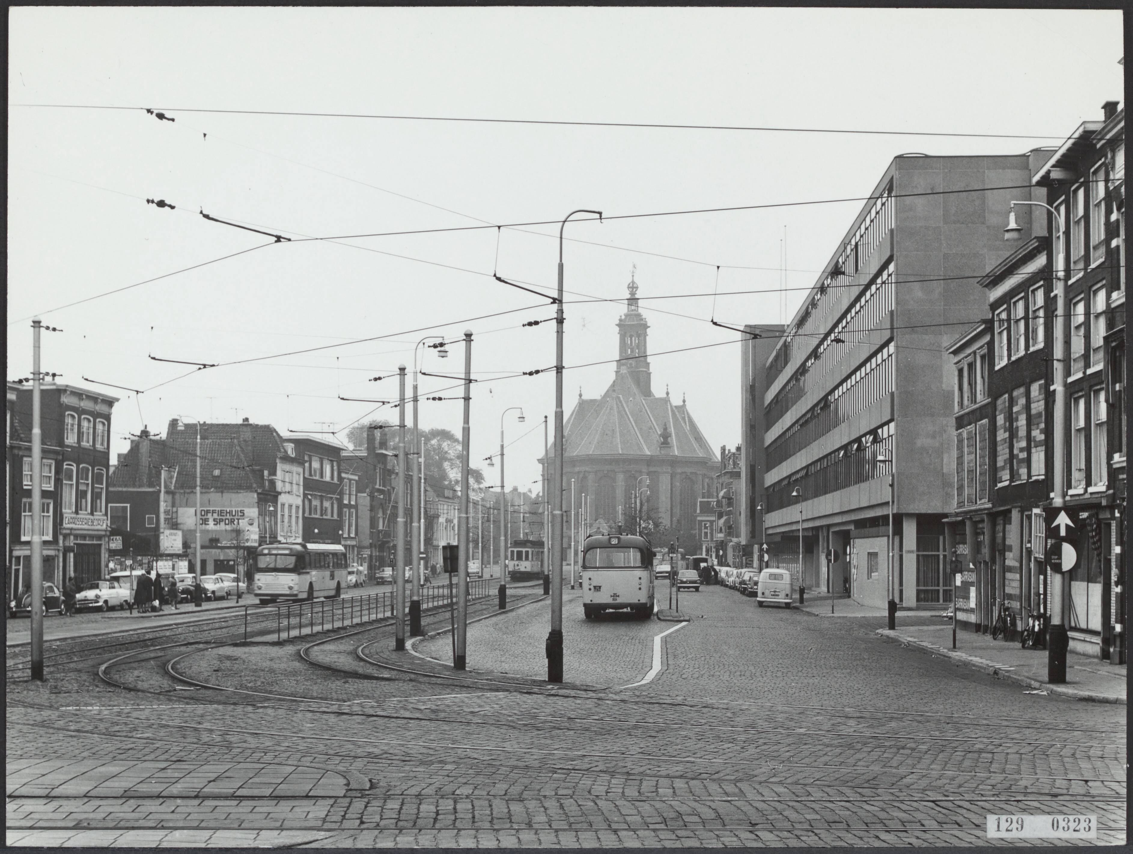 Steden [RVD] — Turfmarkt, 's-Gravenhage — Foto: Fotodienst Gemeente Den Haag. Licentie: Set B: Rechtenvrij / Publiek Domein. Bron: Nationaal Archief. http://hdl.handle.net/10648/af46256e-d0b4-102d-bcf8-003048976d84