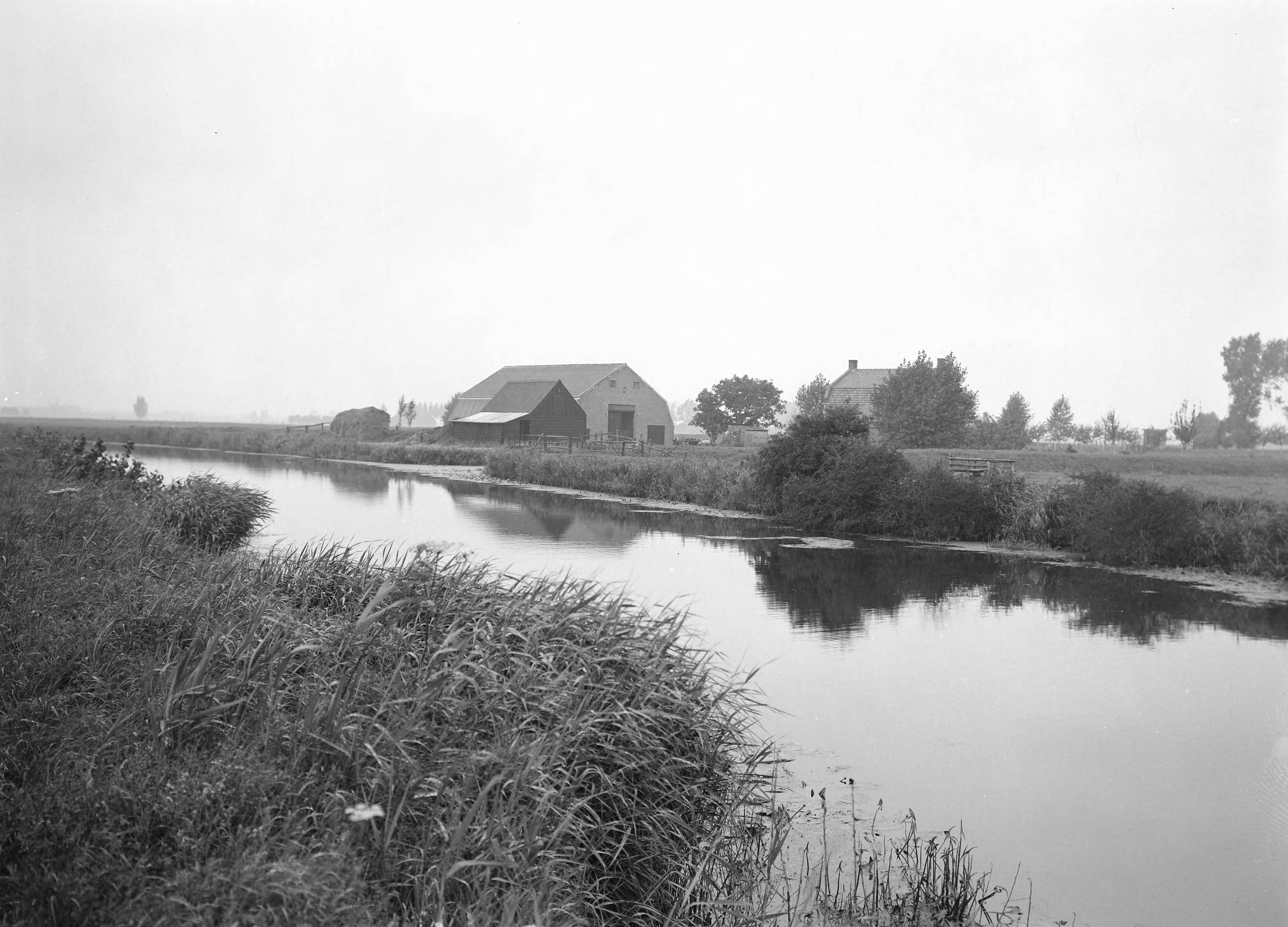 Fotocollectie Nederlandse Heidemaatschappij — Rivier "\De Mark" - Haagse Beemden — Foto: Eyssen, [...] / Heidemij. Licentie: Set B: Rechtenvrij / Publiek Domein. Bron: Nationaal Archief. http://hdl.handle.net/10648/ae6ef922-d0b4-102d-bcf8-003048976d84