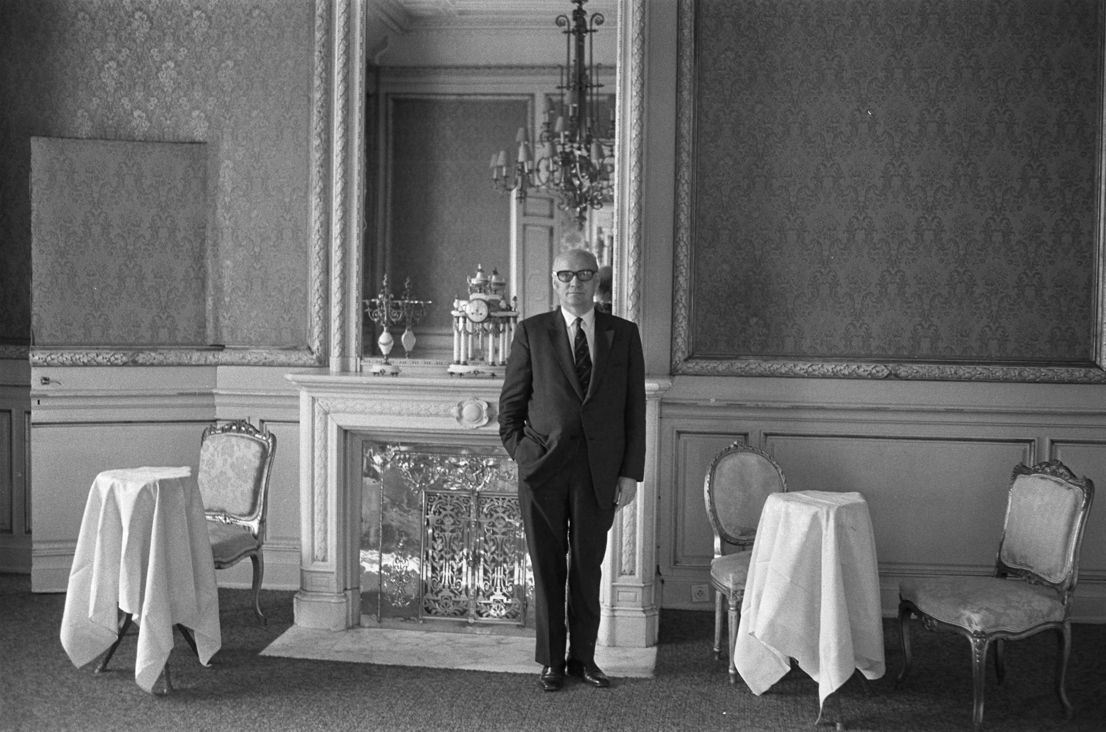 Fotocollectie Anefo — Hotel des Indes , Den Haag sluit vandaag, interieur — Foto: Peters, Hans / Anefo. Licentie: Set B: Rechtenvrij / Publiek Domein. Bron: Nationaal Archief. http://hdl.handle.net/10648/abd50c38-d0b4-102d-bcf8-003048976d84