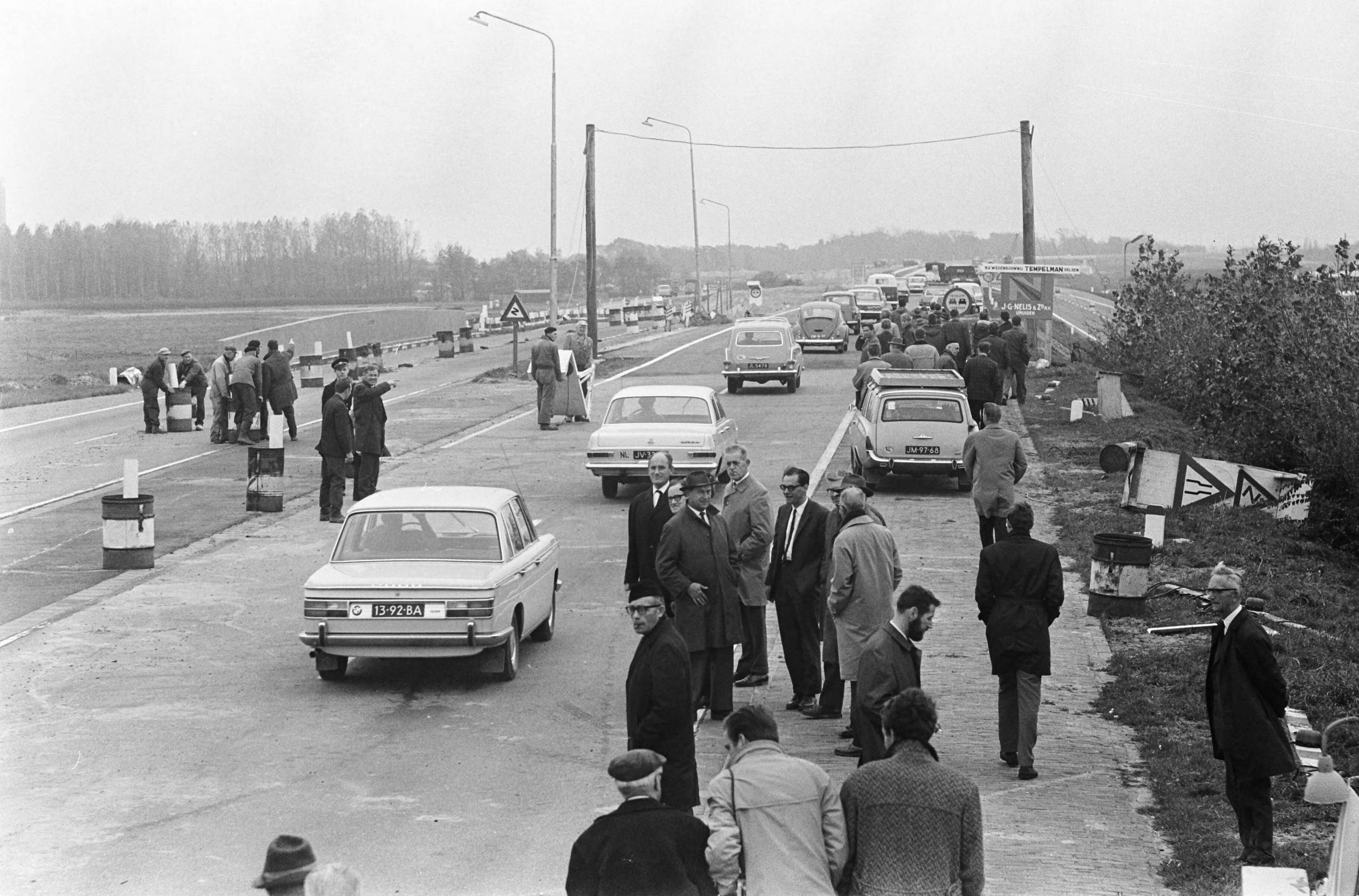 Autosnelweg (N44) tussen Den Haag en Amsterdam verbeterd — De flessenhals bij de Haagse Schouw — Foto: Fotograaf Onbekend / Anefo. Licentie: Set B: Rechtenvrij / Publiek Domein. Bron: Nationaal Archief. http://hdl.handle.net/10648/ab01adfc-d0b4-102d-bcf8-003048976d84