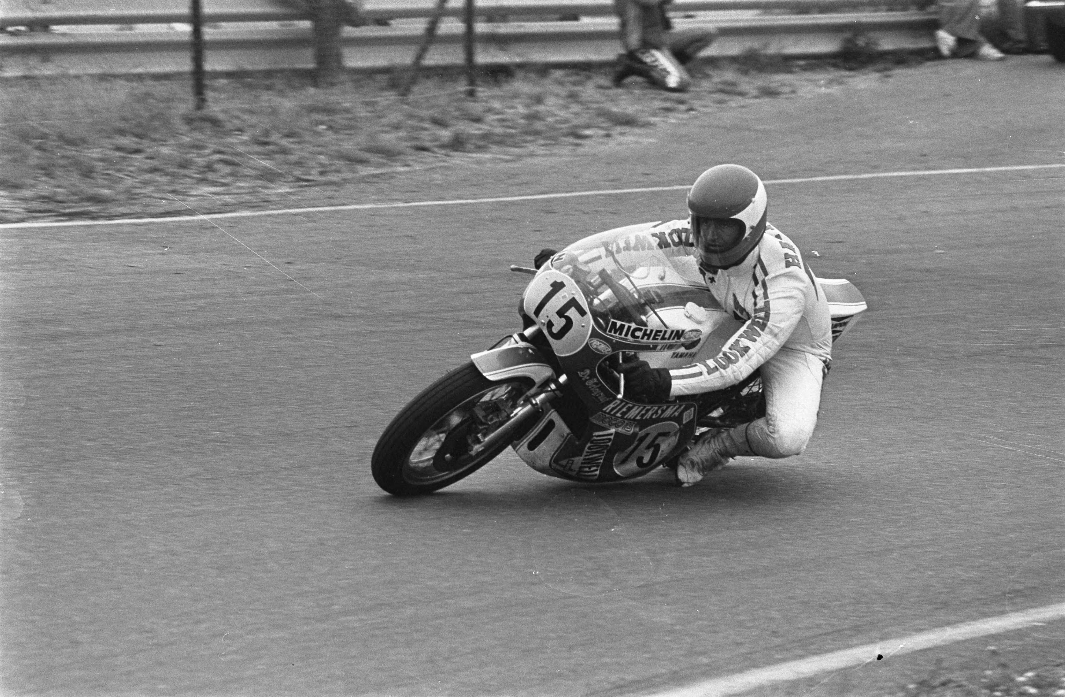 Motorraces Zandvoort — Wil Hartog op een 500 cc — Foto: Mieremet, Rob / Anefo. Licentie: Set B: Rechtenvrij / Publiek Domein. Bron: Nationaal Archief. http://hdl.handle.net/10648/ac6d6a64-d0b4-102d-bcf8-003048976d84