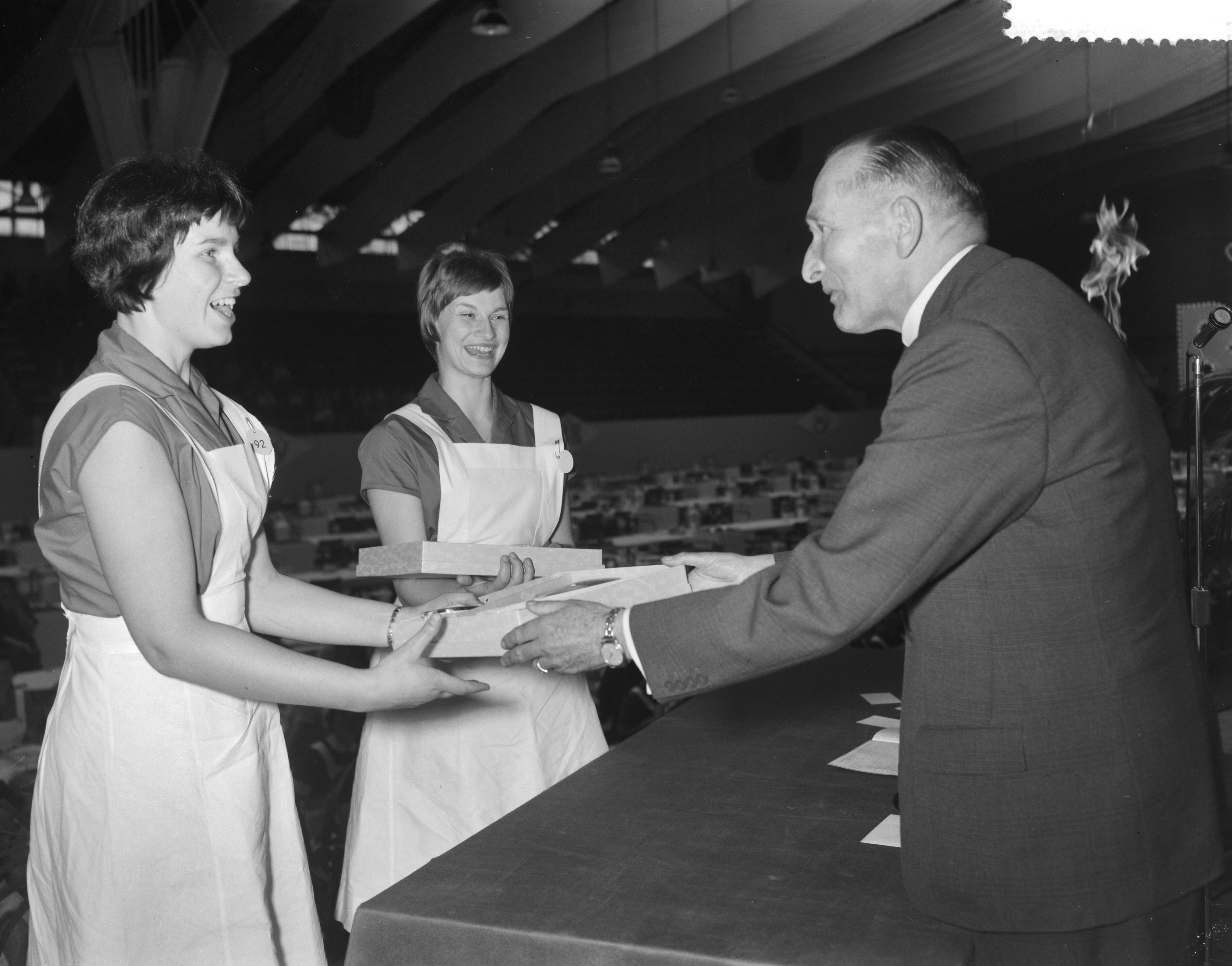 Fotocollectie Anefo — Kookwedstrijden Den Haag (Opdracht B. K. te Kampen) — Foto: Bilsen, Joop van / Anefo. Licentie: Set B: Rechtenvrij / Publiek Domein. Bron: Nationaal Archief. http://hdl.handle.net/10648/a9d28f8c-d0b4-102d-bcf8-003048976d84