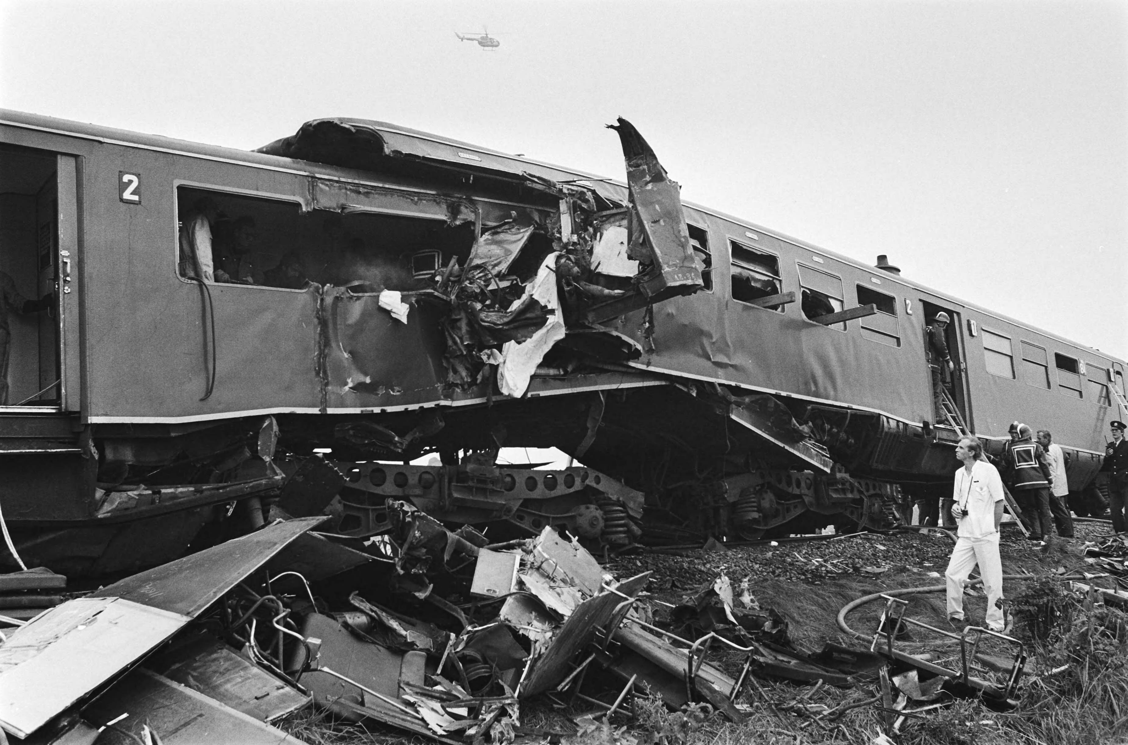 Treinramp te Sauwerd — Beeld van de schade — Foto: Pereira, Fernando / Anefo. Licentie: Set B: Rechtenvrij / Publiek Domein. Bron: Nationaal Archief. http://hdl.handle.net/10648/ace48e96-d0b4-102d-bcf8-003048976d84