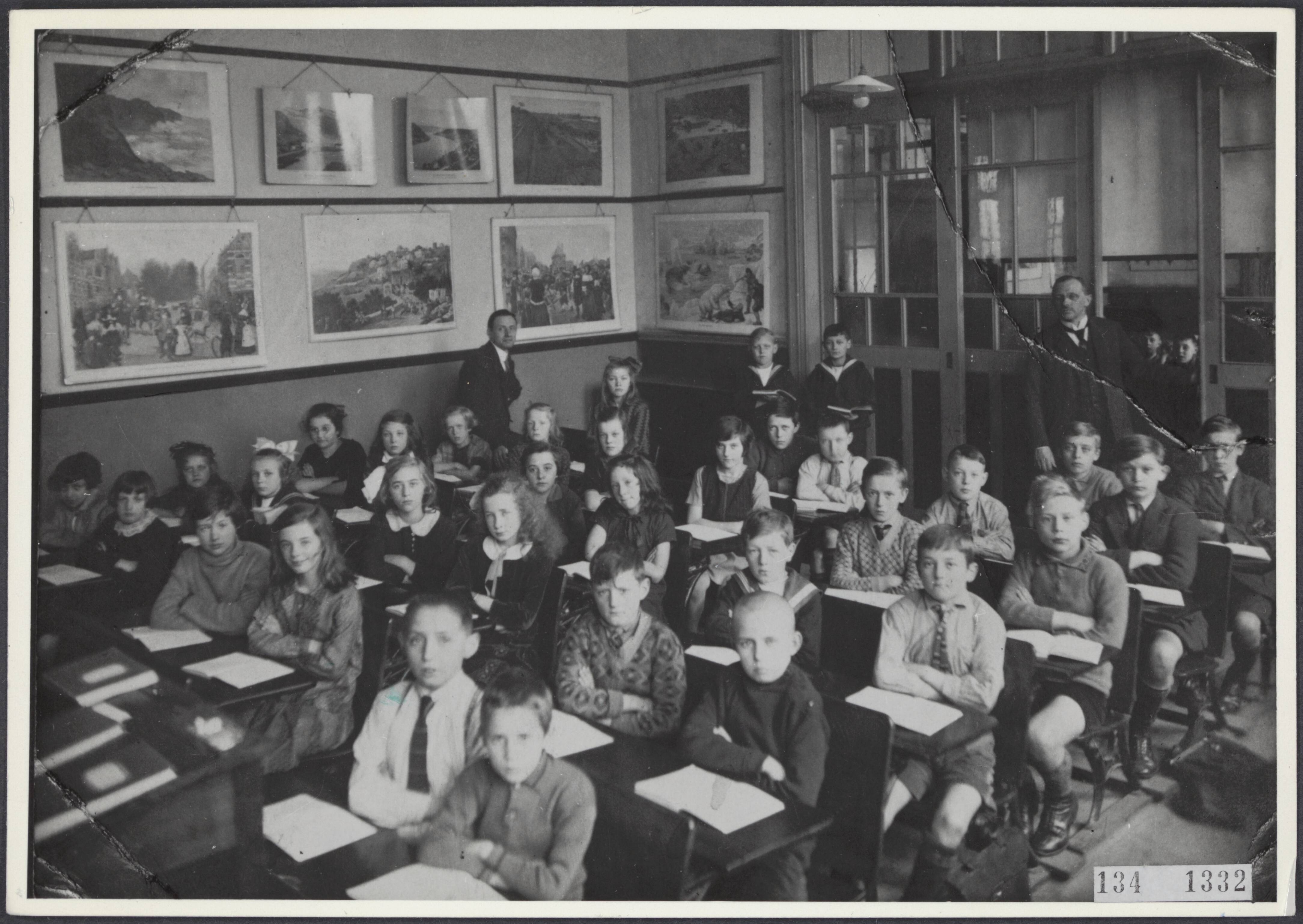 Historie / onderwijs — Van Wassenaer-Hofmanschool Voorburg — Foto: Rijksvoorlichtingsdienst (RVD). Licentie: Set B: Rechtenvrij / Publiek Domein. Bron: Nationaal Archief. http://hdl.handle.net/10648/af5f3a2c-d0b4-102d-bcf8-003048976d84