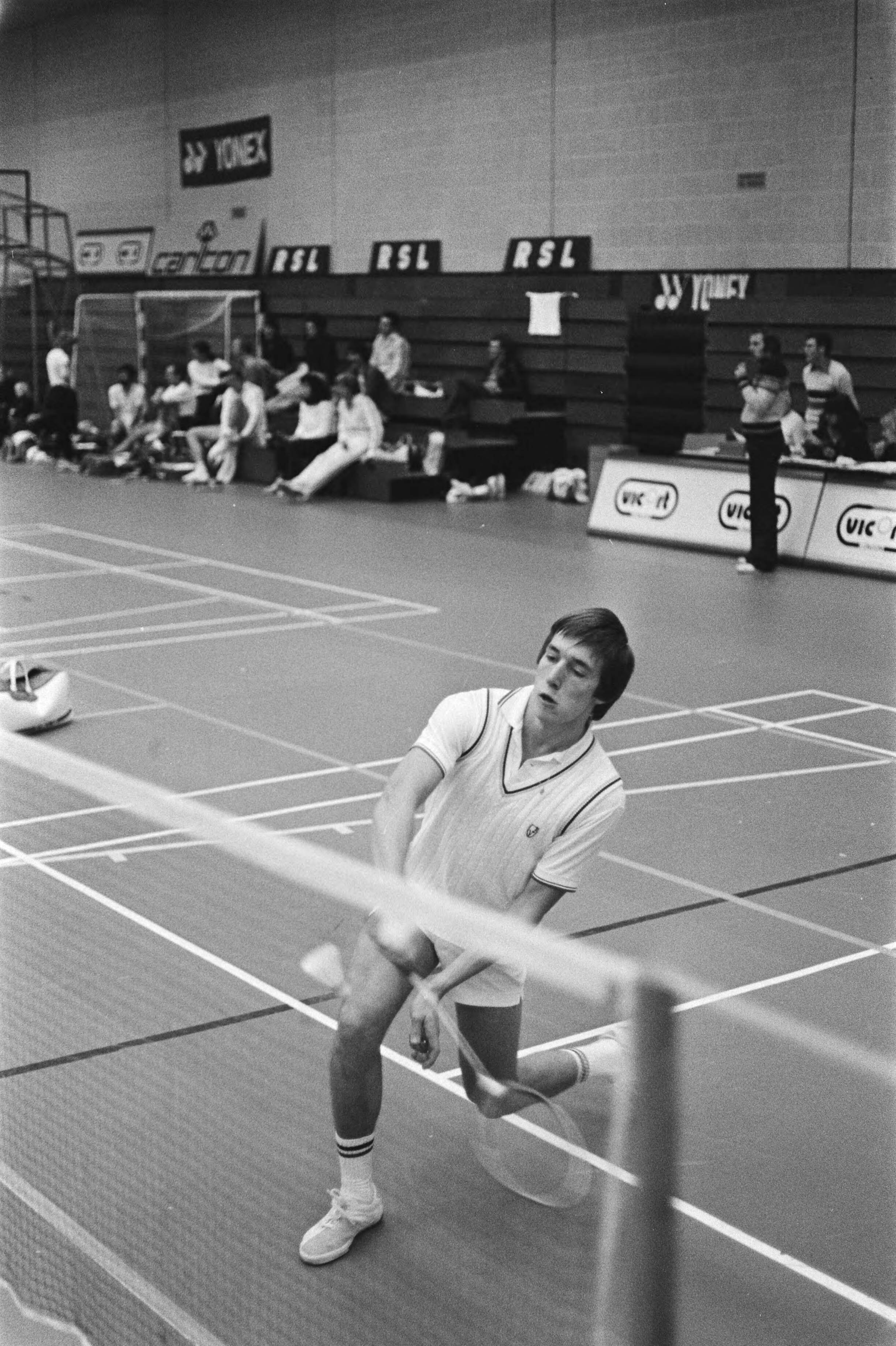 Fotocollectie Anefo — Nederlandse kampioenschappen badminton (Utrecht); De Ridder (Nederlands kampioen) in aktie — Foto: Peters, Hans / Anefo. Licentie: Set B: Rechtenvrij / Publiek Domein. Bron: Nationaal Archief. http://hdl.handle.net/10648/ac91cdbe-d0b4-102d-bcf8-003048976d84