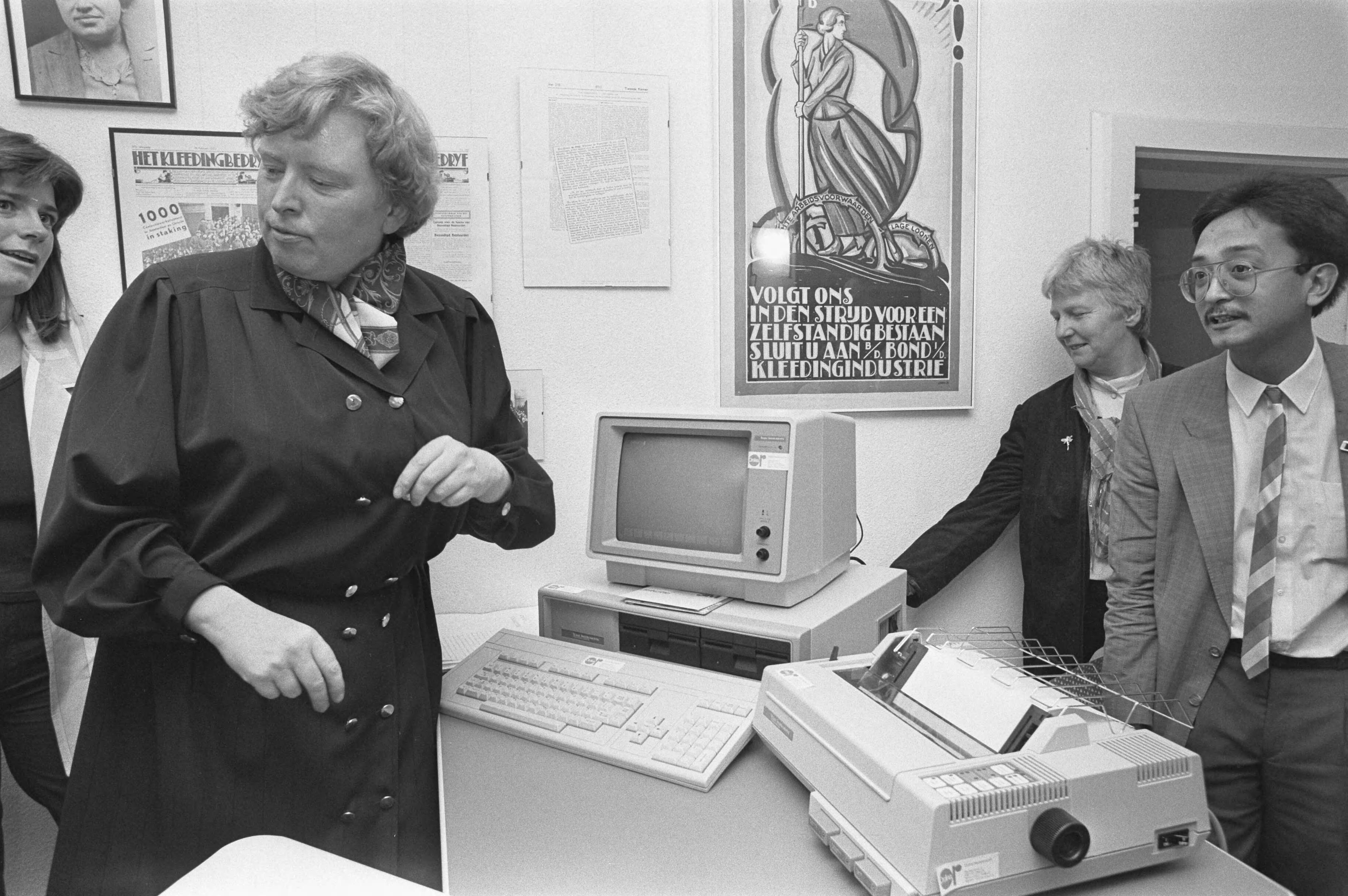 Fotocollectie Anefo — Staatssecretaris Kappeyne van de Coppello heeft de Alida de Jong school geopend in Utrecht — Foto: Bogaerts, Rob / Anefo. Licentie: Set B: Rechtenvrij / Publiek Domein. Bron: Nationaal Archief. http://hdl.handle.net/10648/ad3d82ee-d0b4-102d-bcf8-003048976d84