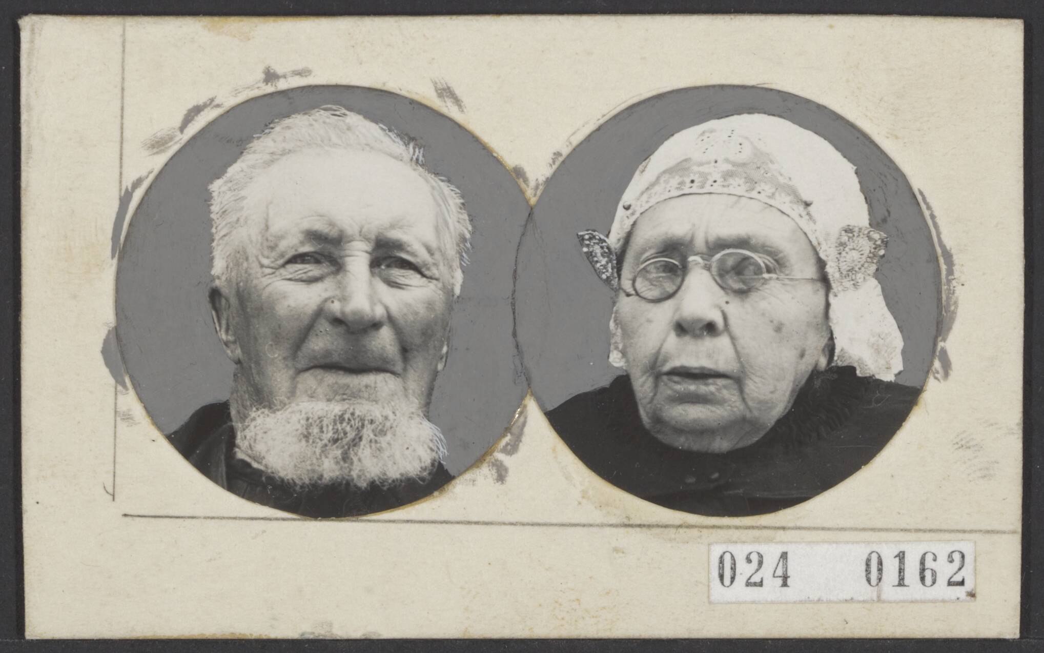 Fotocollectie Elsevier Binnenland — Echtpaar Sape Lukas Nauta en Rinske Foppes de Vries op 28 mei 1930 60 jaar getrouwd — Foto: Onbekend / Publiek Domein of Rechtenvrij. Licentie: Set B: Rechtenvrij / Publiek Domein. Bron: Nationaal Archief. http://hdl.handle.net/10648/add722d2-d0b4-102d-bcf8-003048976d84