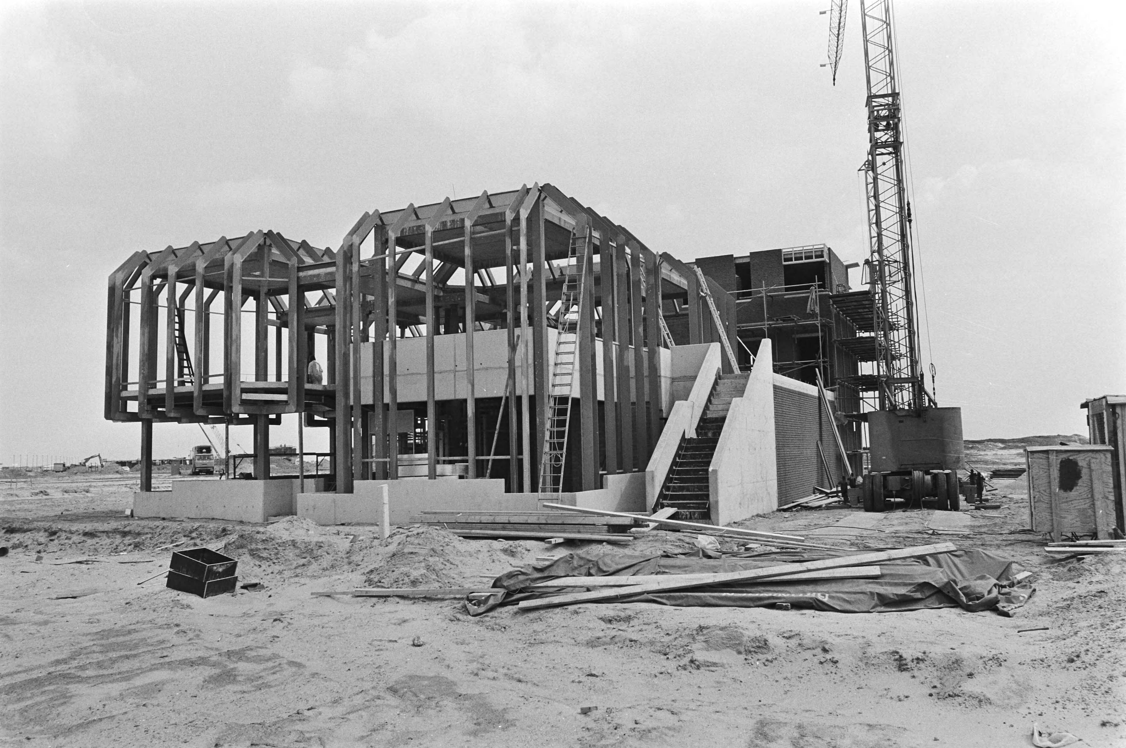 Fotocollectie Anefo — Bouw Almere, cafe restaurant bijna voltooid — Foto: Mieremet, Rob / Anefo. Licentie: Set B: Rechtenvrij / Publiek Domein. Bron: Nationaal Archief. http://hdl.handle.net/10648/ac839334-d0b4-102d-bcf8-003048976d84