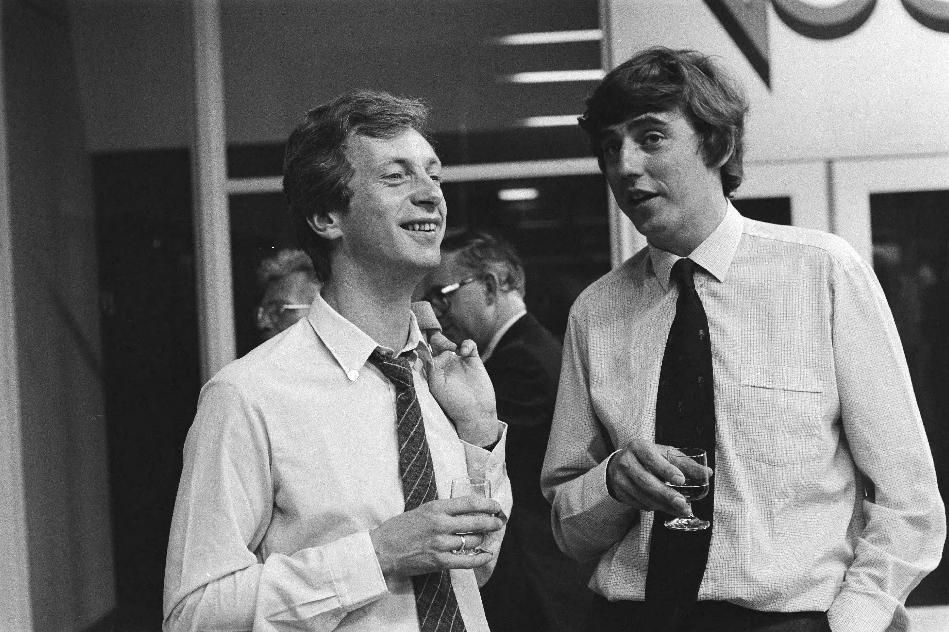 Fotocollectie Anefo — VVD bijeen te Utrecht i.v.m. "Urgentieprogramma 1982" ; Kamminga (l) en Nijpels — Foto: Dijk, Hans van / Anefo. Licentie: Set B: Rechtenvrij / Publiek Domein. Bron: Nationaal Archief. http://hdl.handle.net/10648/ad1b000c-d0b4-102d-bcf8-003048976d84