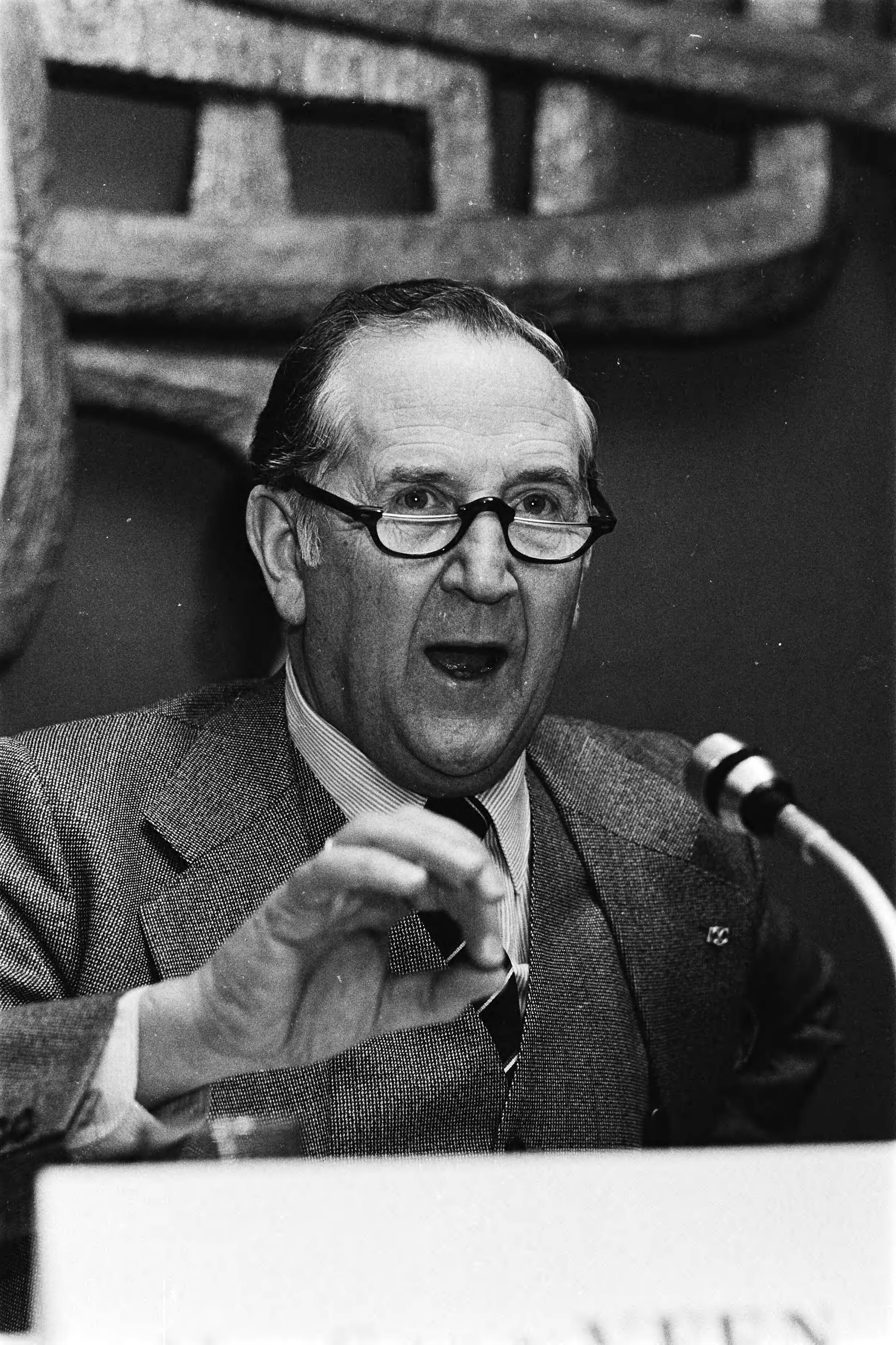 Fotocollectie Anefo — Persconferentie VNO in Den Haag ; VNO voorzitter Chris van Veen tijdens persconferentie, kop — Foto: Croes, Rob C. / Anefo. Licentie: Set B: Rechtenvrij / Publiek Domein. Bron: Nationaal Archief. http://hdl.handle.net/10648/acda1902-d0b4-102d-bcf8-003048976d84