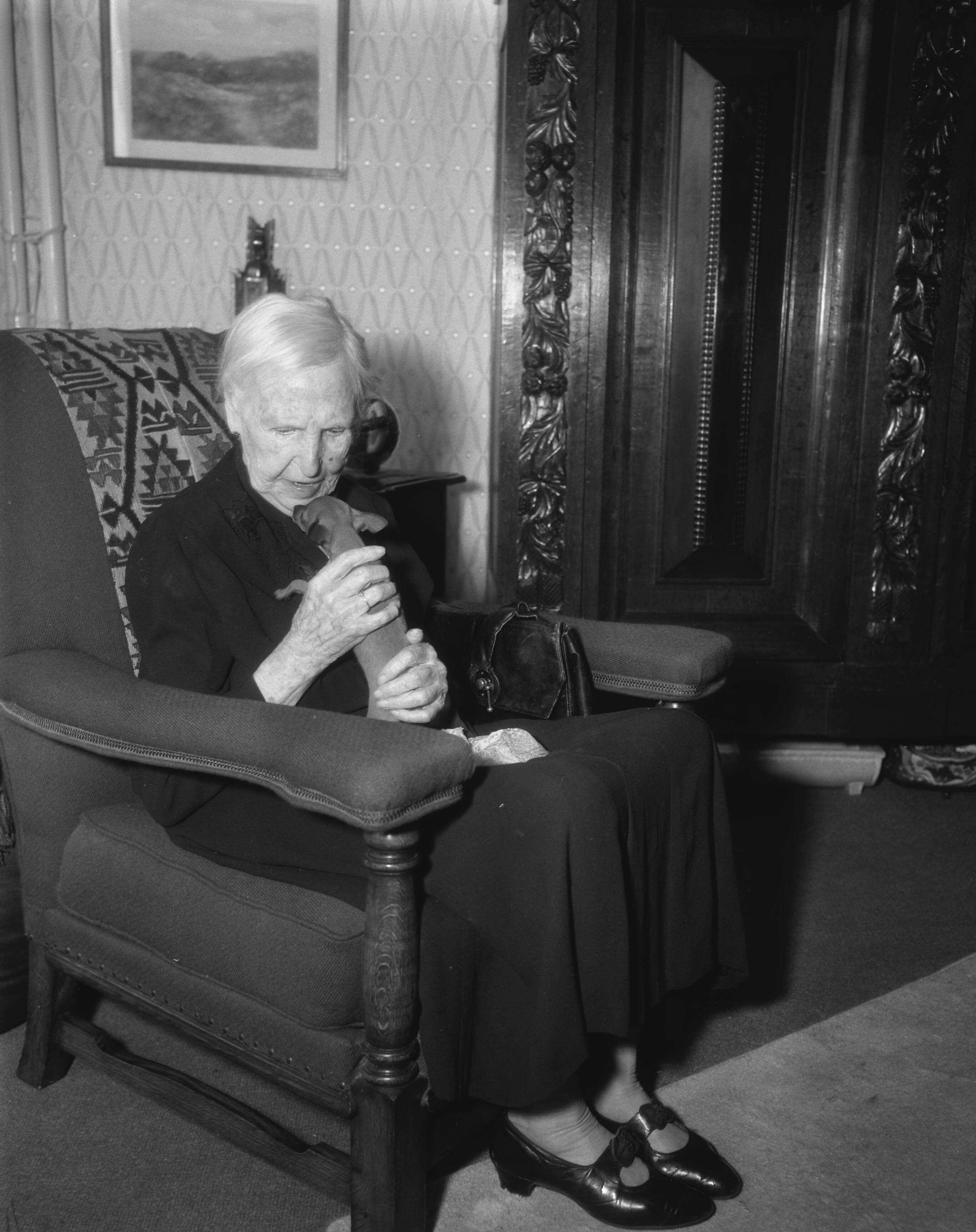 Fotocollectie Anefo — Mevrouw J. D. Lammerts-Koopman viert haar 106de verjaardag in Den Haag — Foto: Pot, Harry / Anefo. Licentie: Set B: Rechtenvrij / Publiek Domein. Bron: Nationaal Archief. http://hdl.handle.net/10648/a985a26c-d0b4-102d-bcf8-003048976d84