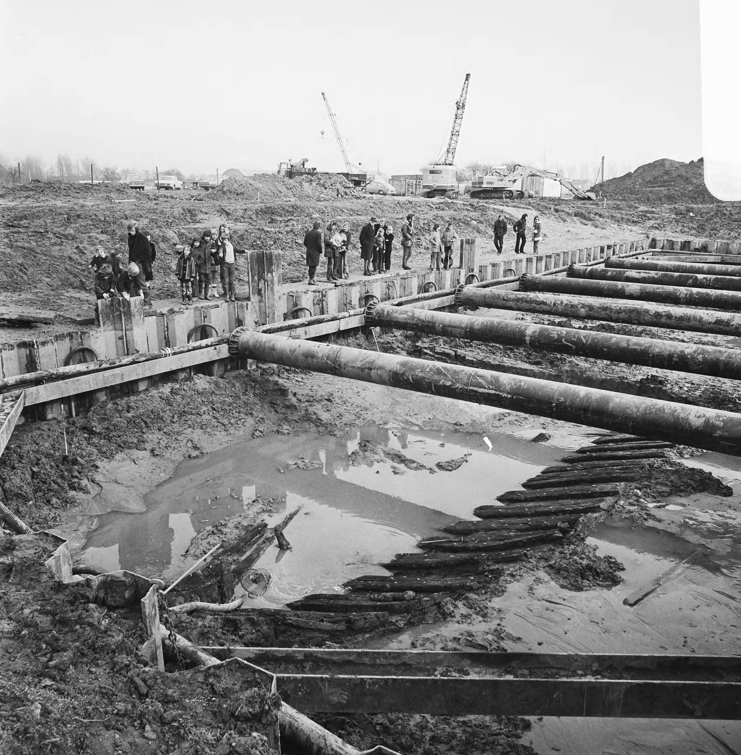 Fotocollectie Anefo — Opgraving Romeins schip in Zwammerdam — Foto: Mieremet, Rob / Anefo. Licentie: Set B: Rechtenvrij / Publiek Domein. Bron: Nationaal Archief. http://hdl.handle.net/10648/ac45ed9a-d0b4-102d-bcf8-003048976d84
