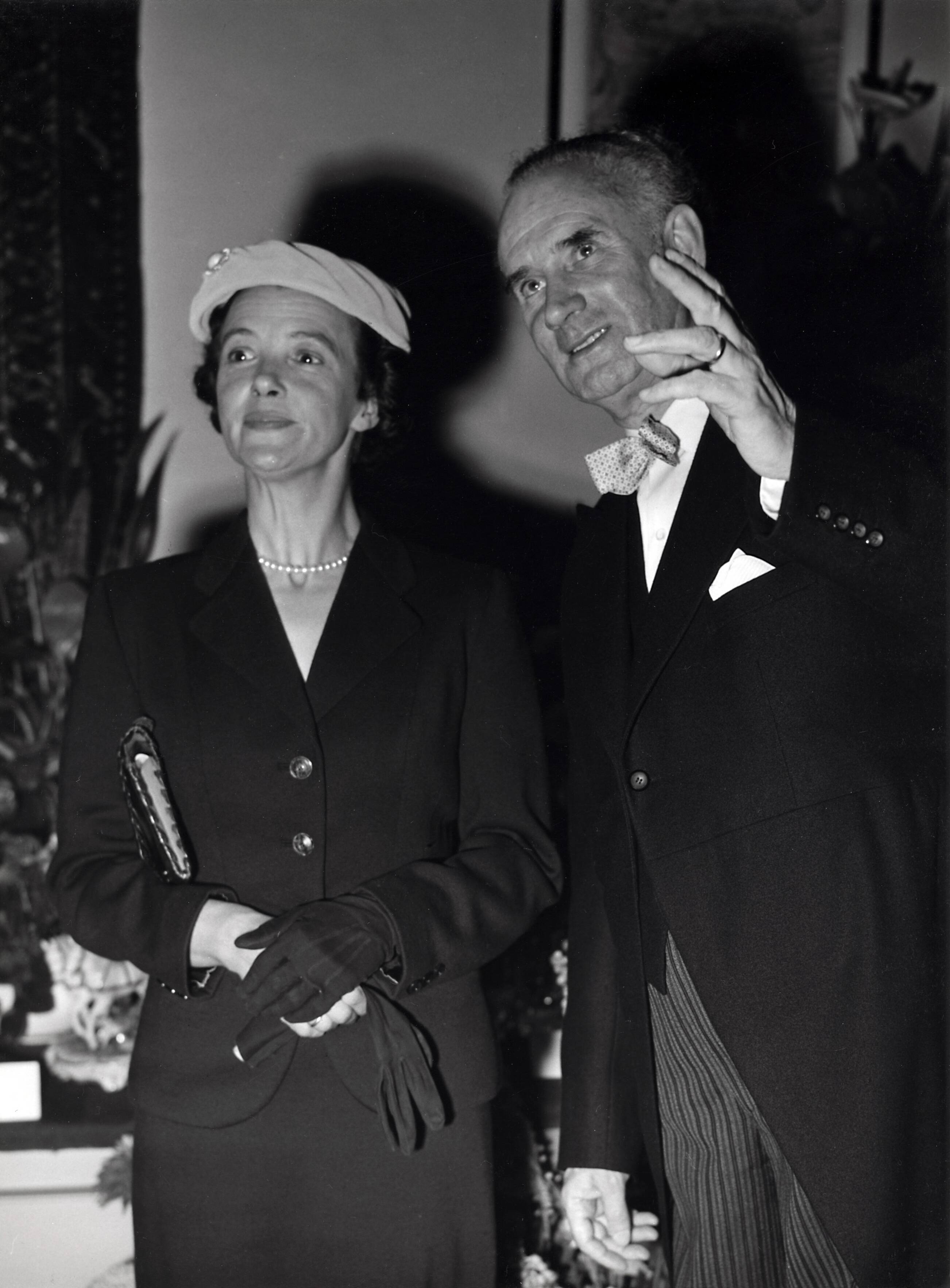 Collectie nader te bepalen — [50-jarig jubileum N.V. De Spaarnestad] [Feestavond in het Concertgebouw?] — Foto: Fotograaf Onbekend / Fotobureau onbekend / Spaarnestad Photo (05887). Licentie: Set B: Rechtenvrij / Publiek Domein. Bron: Nationaal Archief. http://hdl.handle.net/10648/35429da6-3a90-a382-e063-6df0900a6686