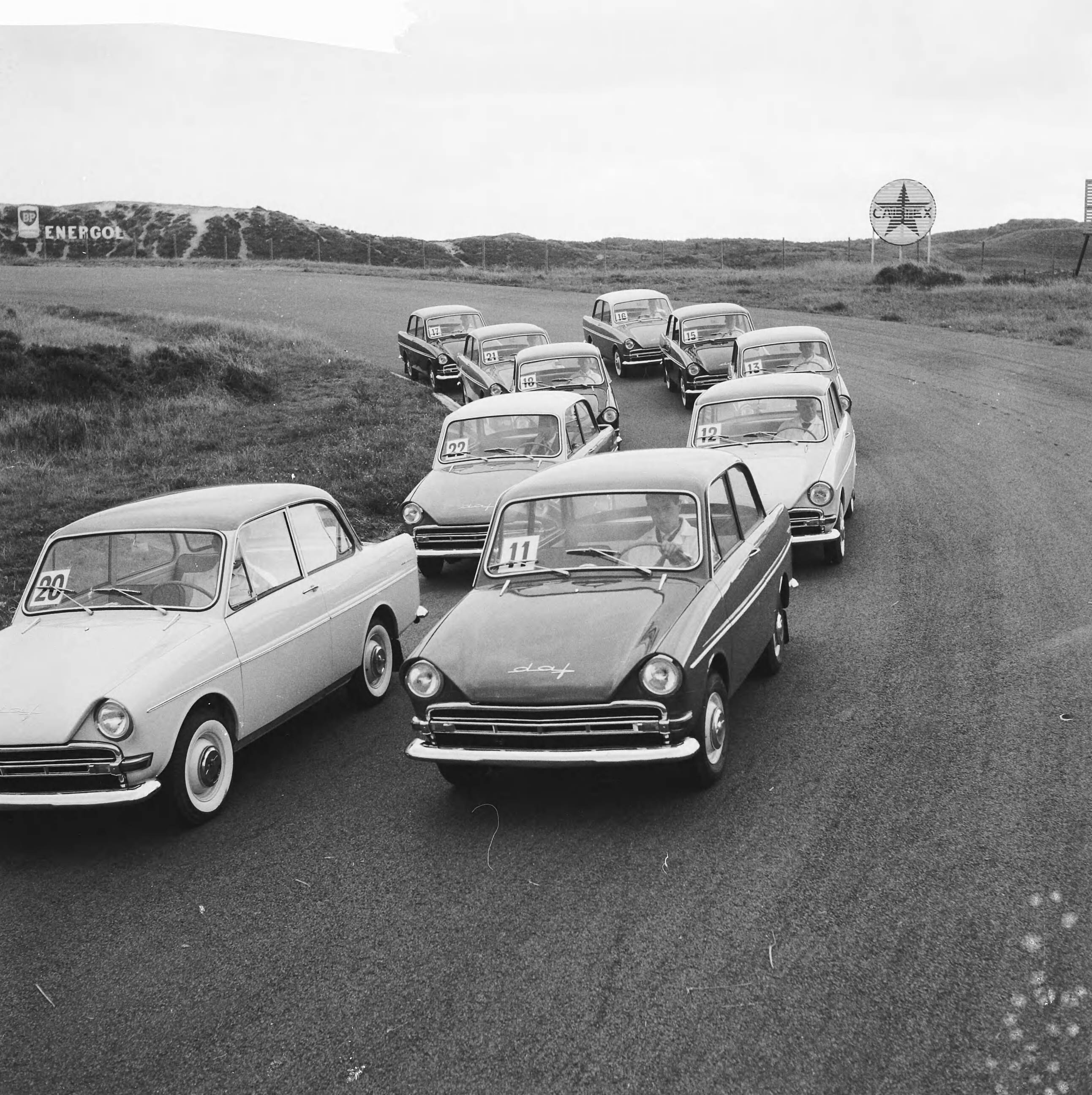 Fotocollectie Anefo — Presentatie van de nieuwe DAF 750 personenauto voor de Nederlandse pers op het circuit van Zandvoort — Foto: Nijs, Jac. de / Anefo. Licentie: Set B: Rechtenvrij / Publiek Domein. Bron: Nationaal Archief. http://hdl.handle.net/10648/a9e1a29c-d0b4-102d-bcf8-003048976d84