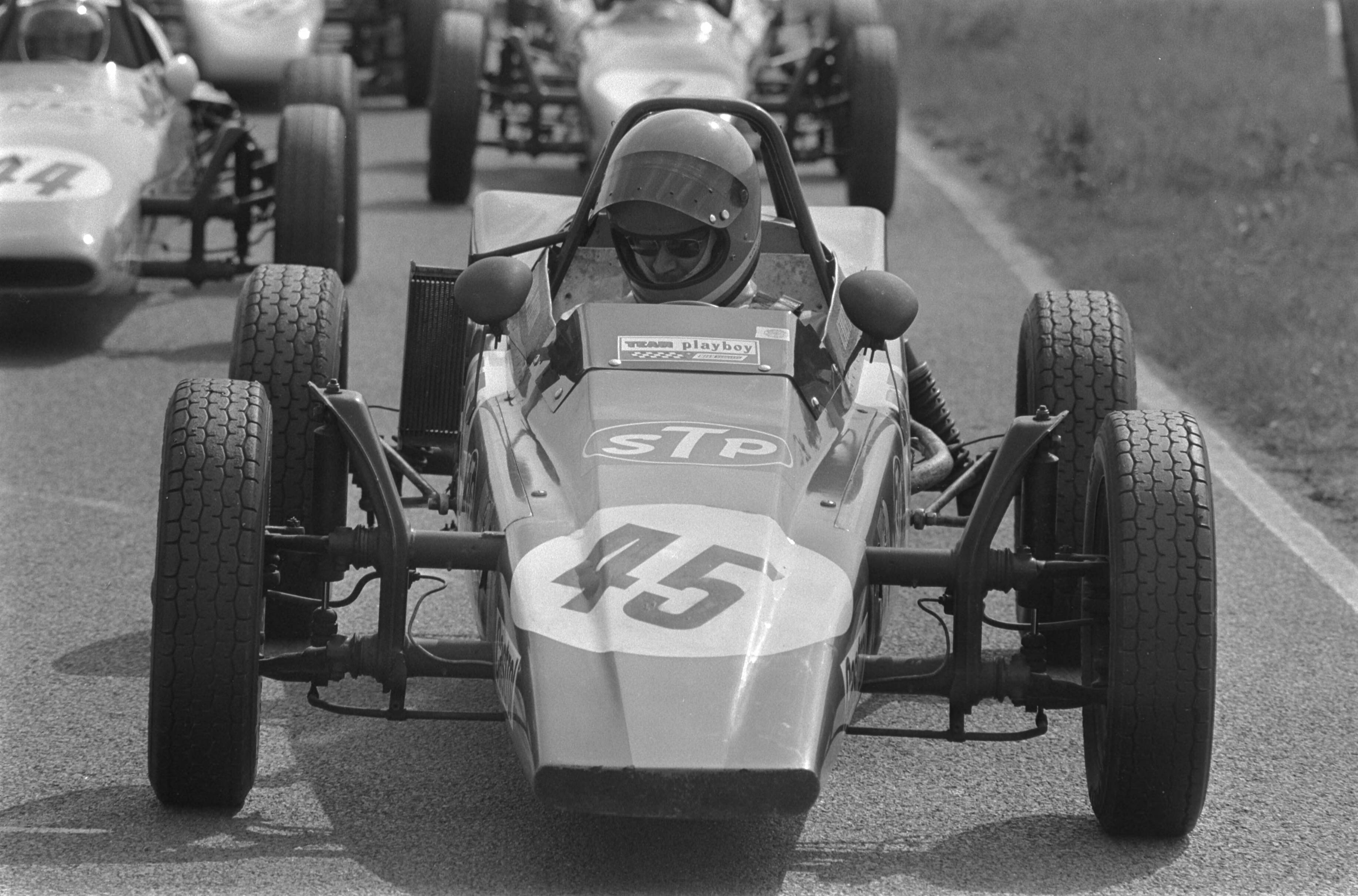 Fotocollectie Anefo — Internationale Formule Vee autoraces, Zandvoort — Foto: Peters, Hans / Anefo. Licentie: Set B: Rechtenvrij / Publiek Domein. Bron: Nationaal Archief. http://hdl.handle.net/10648/abc93e44-d0b4-102d-bcf8-003048976d84