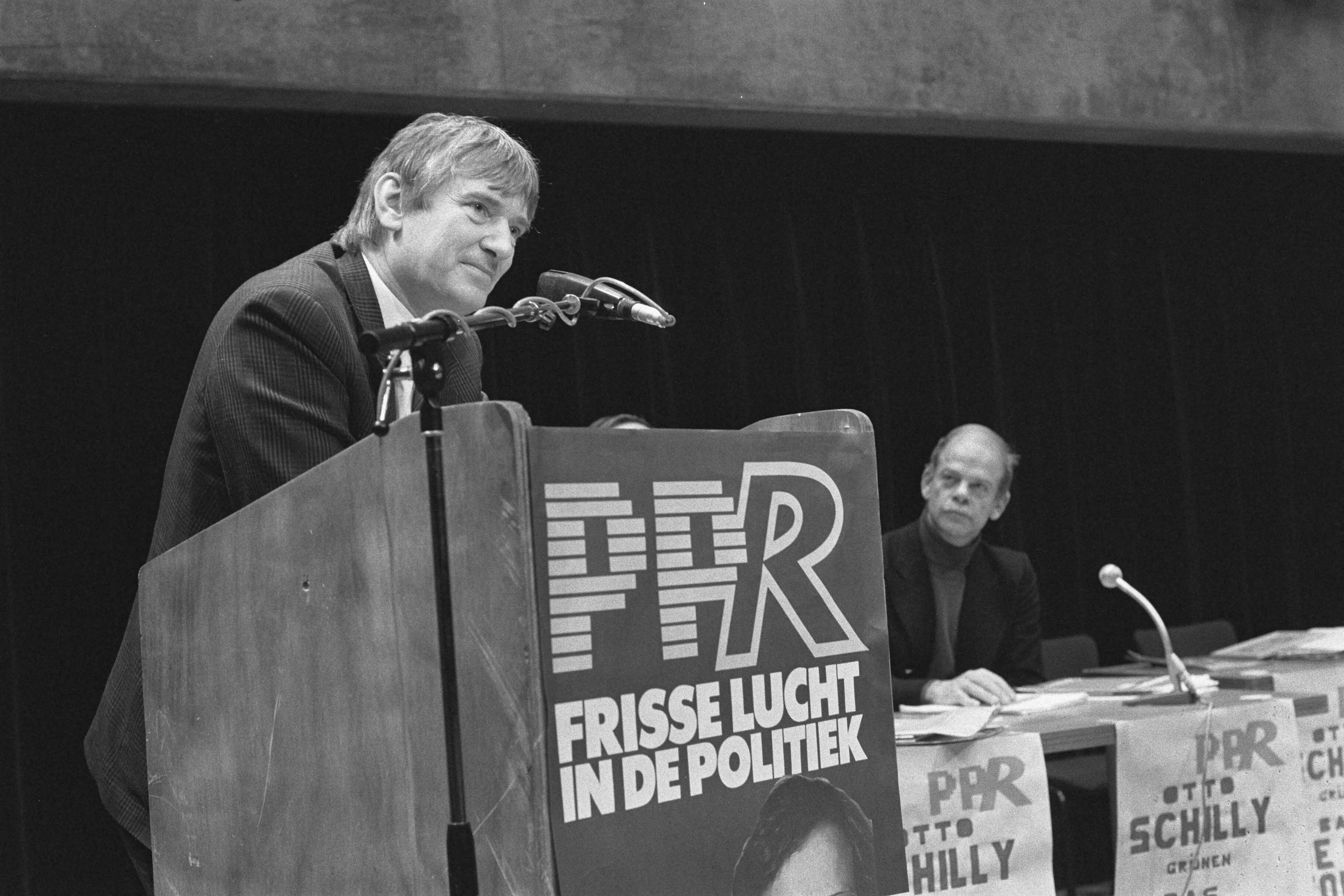 Fotocollectie Anefo — Discussie Otto Schilly van West Duitse Grunen en PPR-lijsttrekker Bas de Gaay Fortman (r) in Utrecht — Foto: Gerrits, Roland / Anefo. Licentie: Set B: Rechtenvrij / Publiek Domein. Bron: Nationaal Archief. http://hdl.handle.net/10648/ad5d0862-d0b4-102d-bcf8-003048976d84
