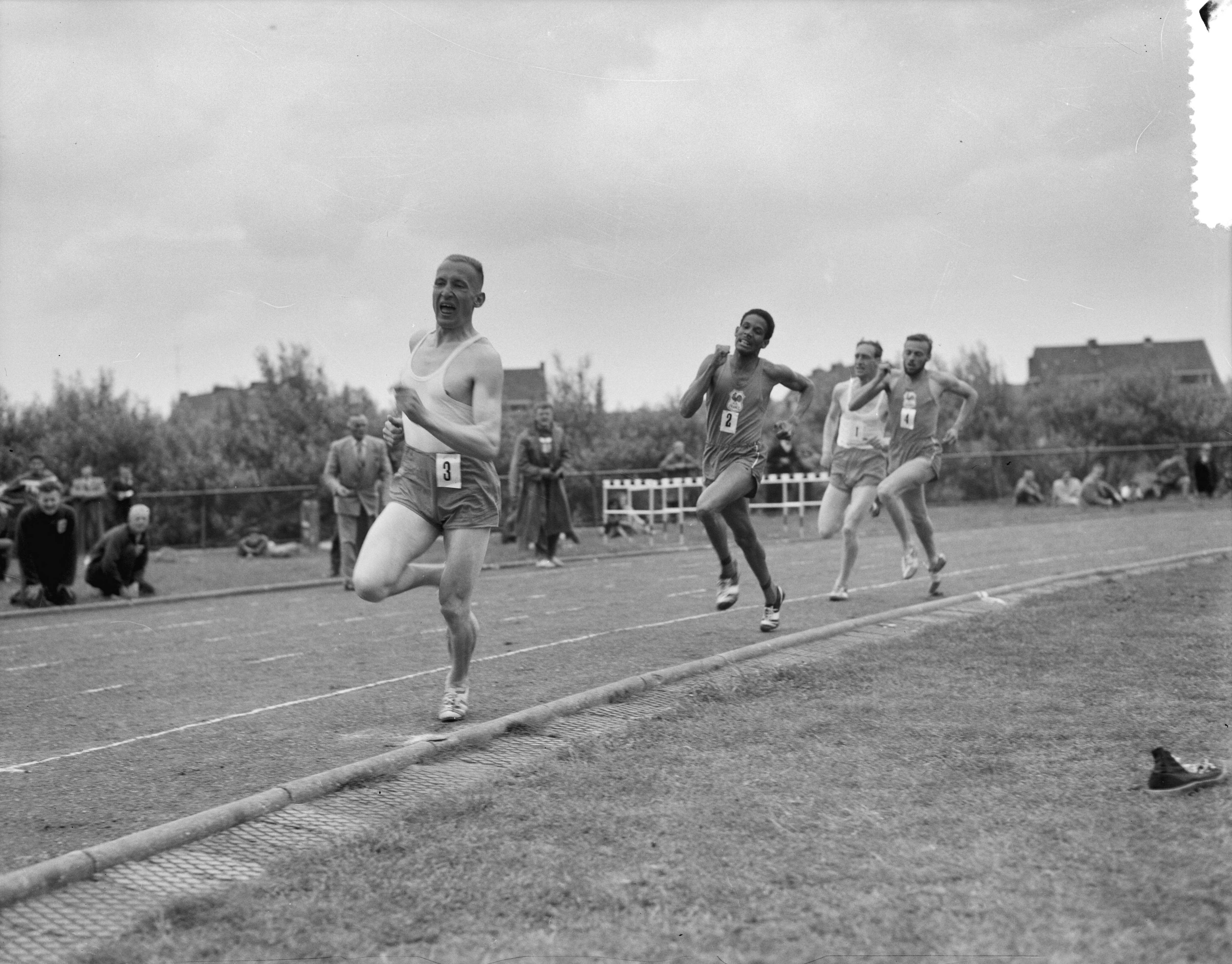 Fotocollectie Anefo — Atletiek. Nederland tegen Frankrijk in Den Haag . 800 meter Flip Koudijs winnaar (eerste van links) — Foto: Bilsen, Joop van / Anefo. Licentie: Set B: Rechtenvrij / Publiek Domein. Bron: Nationaal Archief. http://hdl.handle.net/10648/a949e5b0-d0b4-102d-bcf8-003048976d84