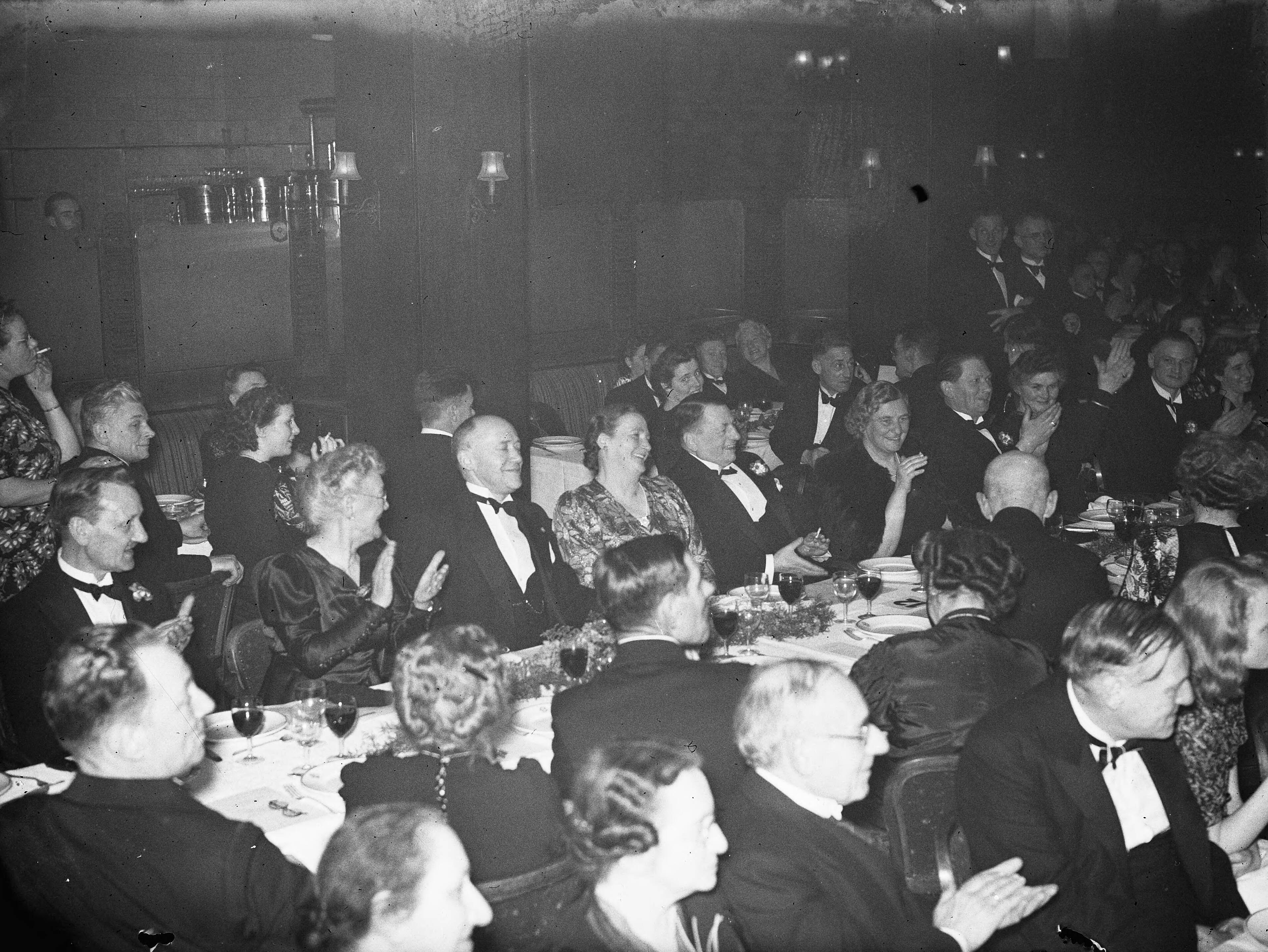 Fotocollectie Anefo — Viering 50-jarig bestaan Mannenkoor "Caecilia" uit Haarlem [feestavond en diner] — Foto: Sagers, Harry / Anefo. Licentie: Set B: Rechtenvrij / Publiek Domein. Bron: Nationaal Archief. http://hdl.handle.net/10648/a8a4786e-d0b4-102d-bcf8-003048976d84