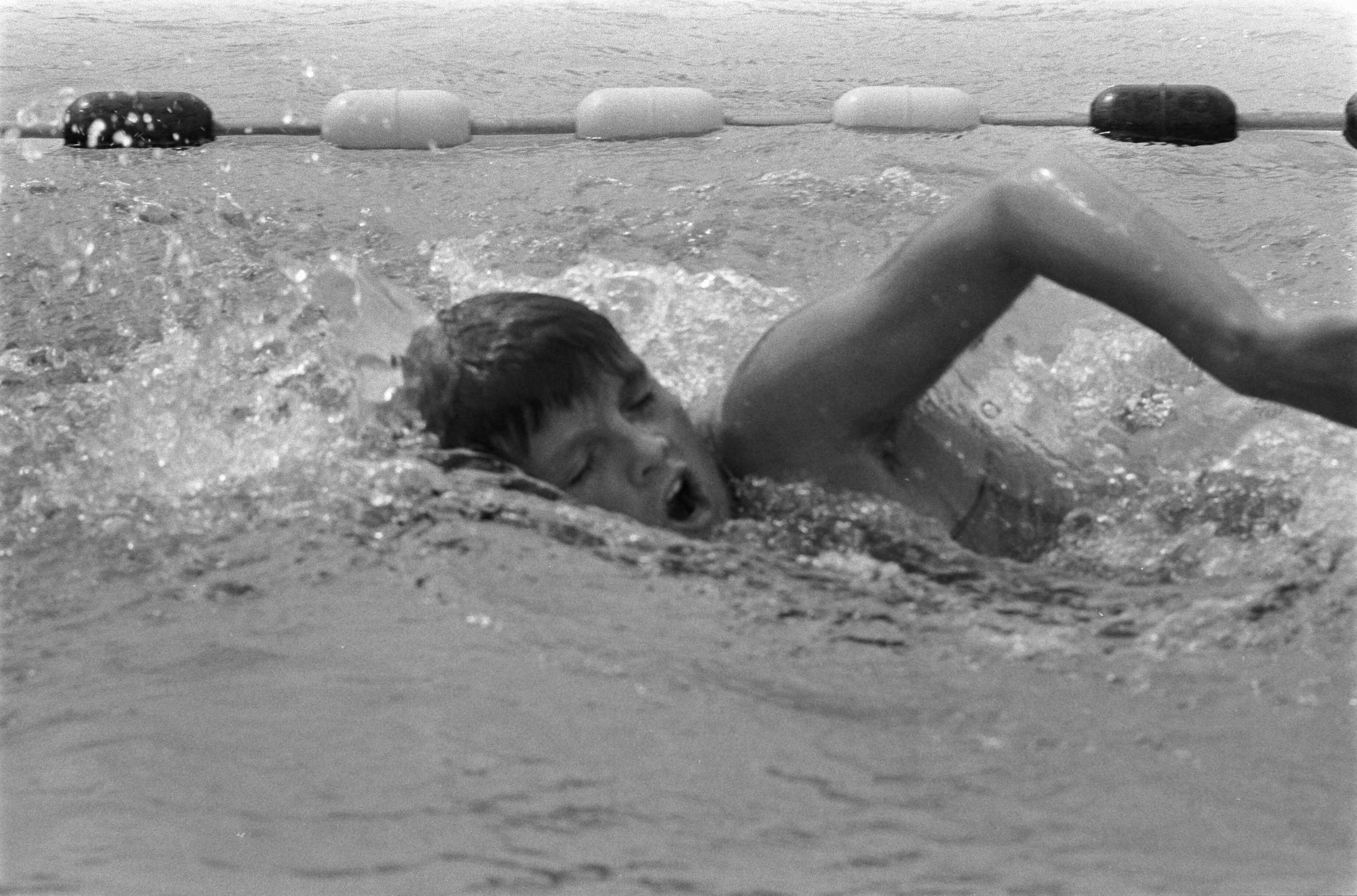 Fotocollectie Anefo — Nationale zwemkampioenschappen zwemmen, Leeuwarden — Foto: Verhoeff, Bert / Anefo. Licentie: Set B: Rechtenvrij / Publiek Domein. Bron: Nationaal Archief. http://hdl.handle.net/10648/ab9d5950-d0b4-102d-bcf8-003048976d84