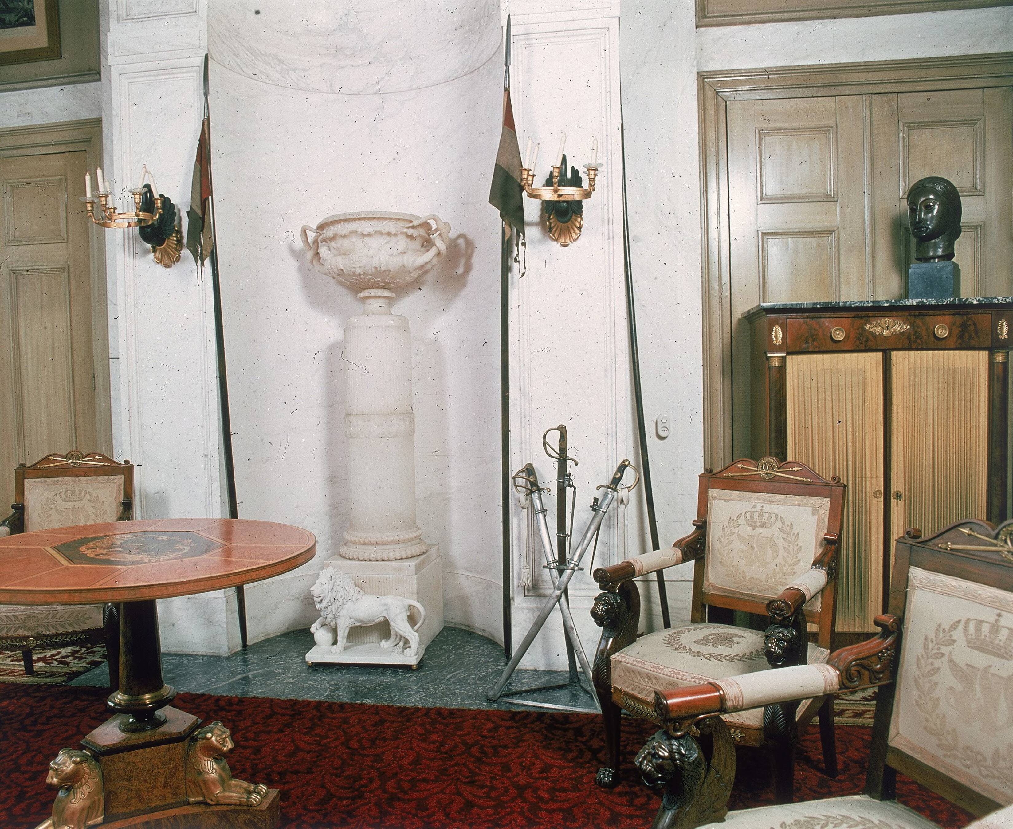 Fotocollectie RVD / Koninklijk Huis — Interieur paleis Soestdijk: Waterloozaal — Foto: Mastenbroek, Cees / RVD. Licentie: Set B: Rechtenvrij / Publiek Domein. Bron: Nationaal Archief. http://hdl.handle.net/10648/afb1ec68-d0b4-102d-bcf8-003048976d84