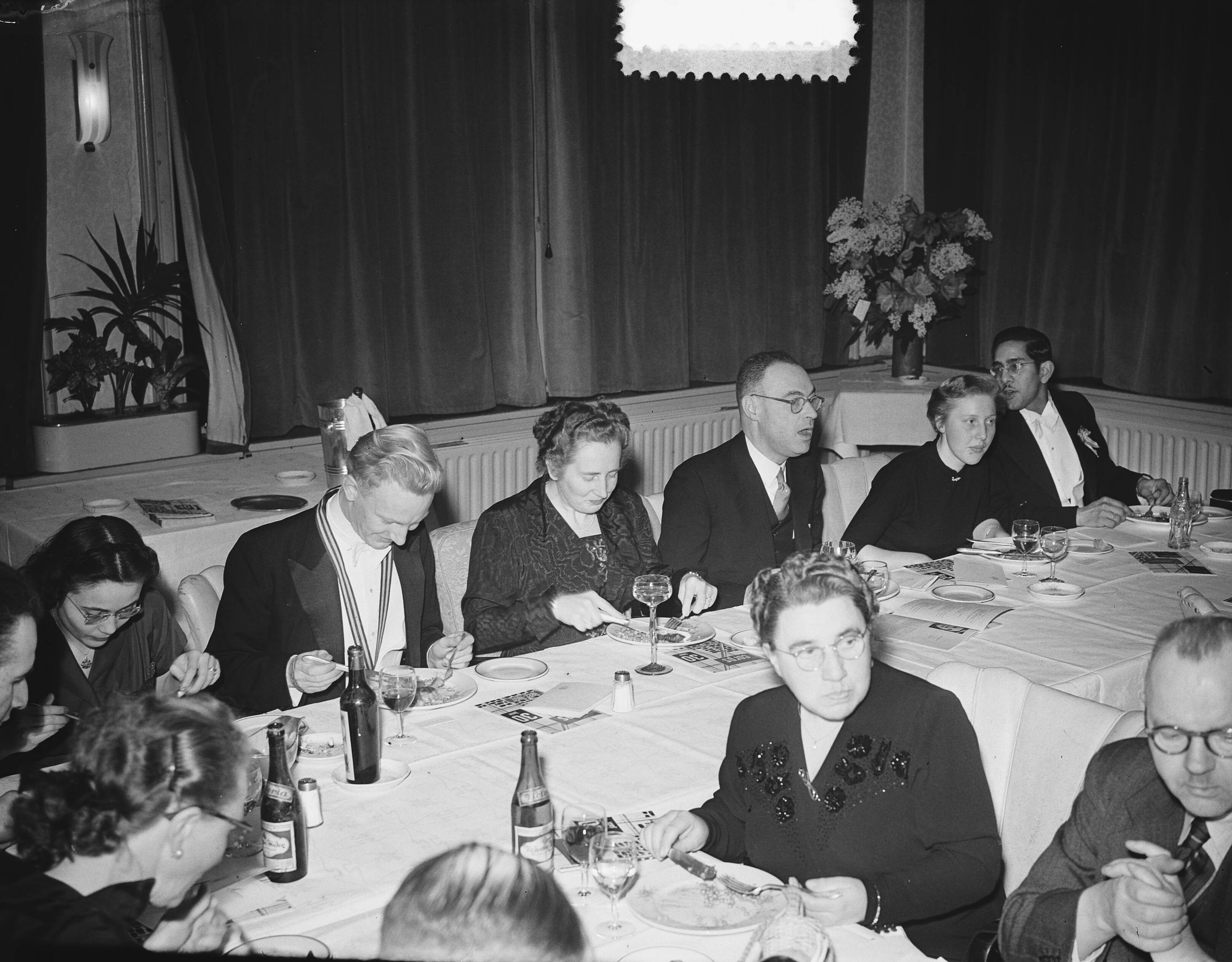 MTS Den Haag jubileum — Foto: Bilsen, Joop van / Anefo. — Licentie: Set B: Rechtenvrij / Publiek Domein. Bron: Nationaal Archief. http://hdl.handle.net/10648/a8f45f1e-d0b4-102d-bcf8-003048976d84