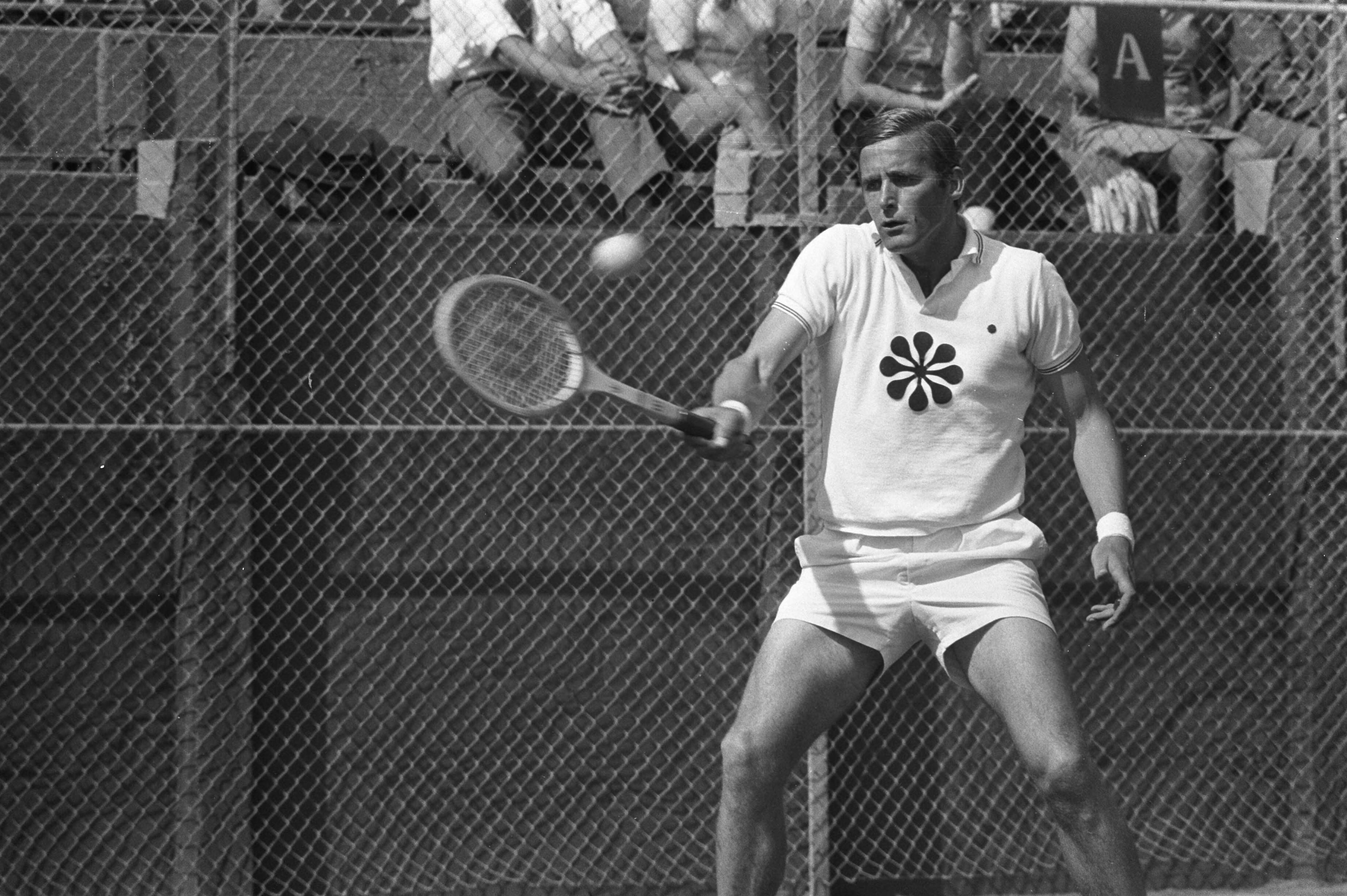 Fotocollectie Anefo — Nationale Tenniskampioenschappen te Scheveningen, Jan Hajer in aktie — Foto: Verhoeff, Bert / Anefo. Licentie: Set B: Rechtenvrij / Publiek Domein. Bron: Nationaal Archief. http://hdl.handle.net/10648/abf297da-d0b4-102d-bcf8-003048976d84