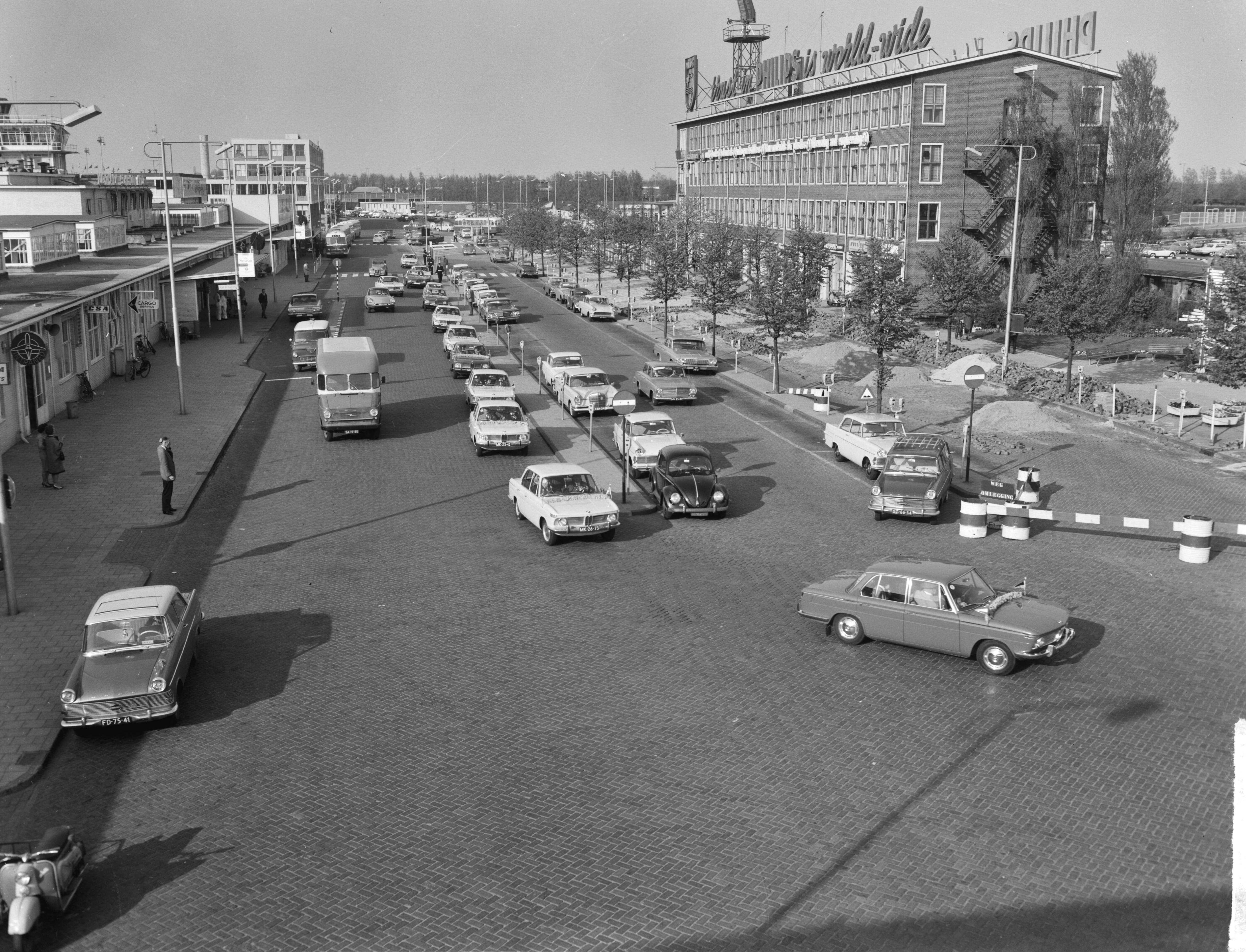 Fotocollectie Anefo — Opdracht Alimpo NV Den Haag BMW — Foto: Bilsen, Joop van / Anefo. Licentie: Set B: Rechtenvrij / Publiek Domein. Bron: Nationaal Archief. http://hdl.handle.net/10648/aa3597d0-d0b4-102d-bcf8-003048976d84