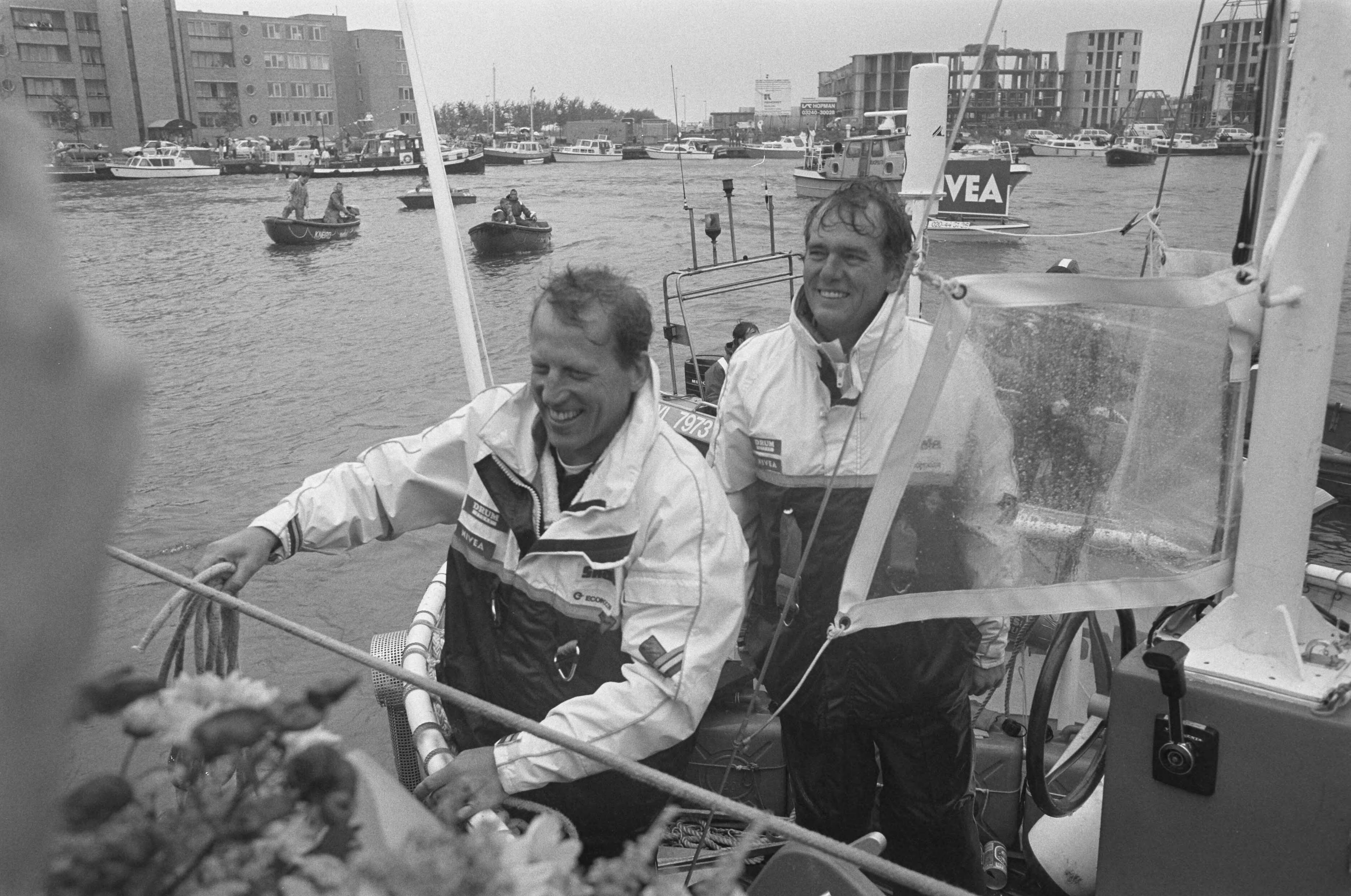 Fotocollectie Anefo — Dutch Viking arriveert in haven van Almere na transatlantische tocht; Henk Brink (r) en Willem Hageman — Foto: Croes, Rob C. / Anefo. Licentie: Set B: Rechtenvrij / Publiek Domein. Bron: Nationaal Archief. http://hdl.handle.net/10648/ad6c1c4e-d0b4-102d-bcf8-003048976d84