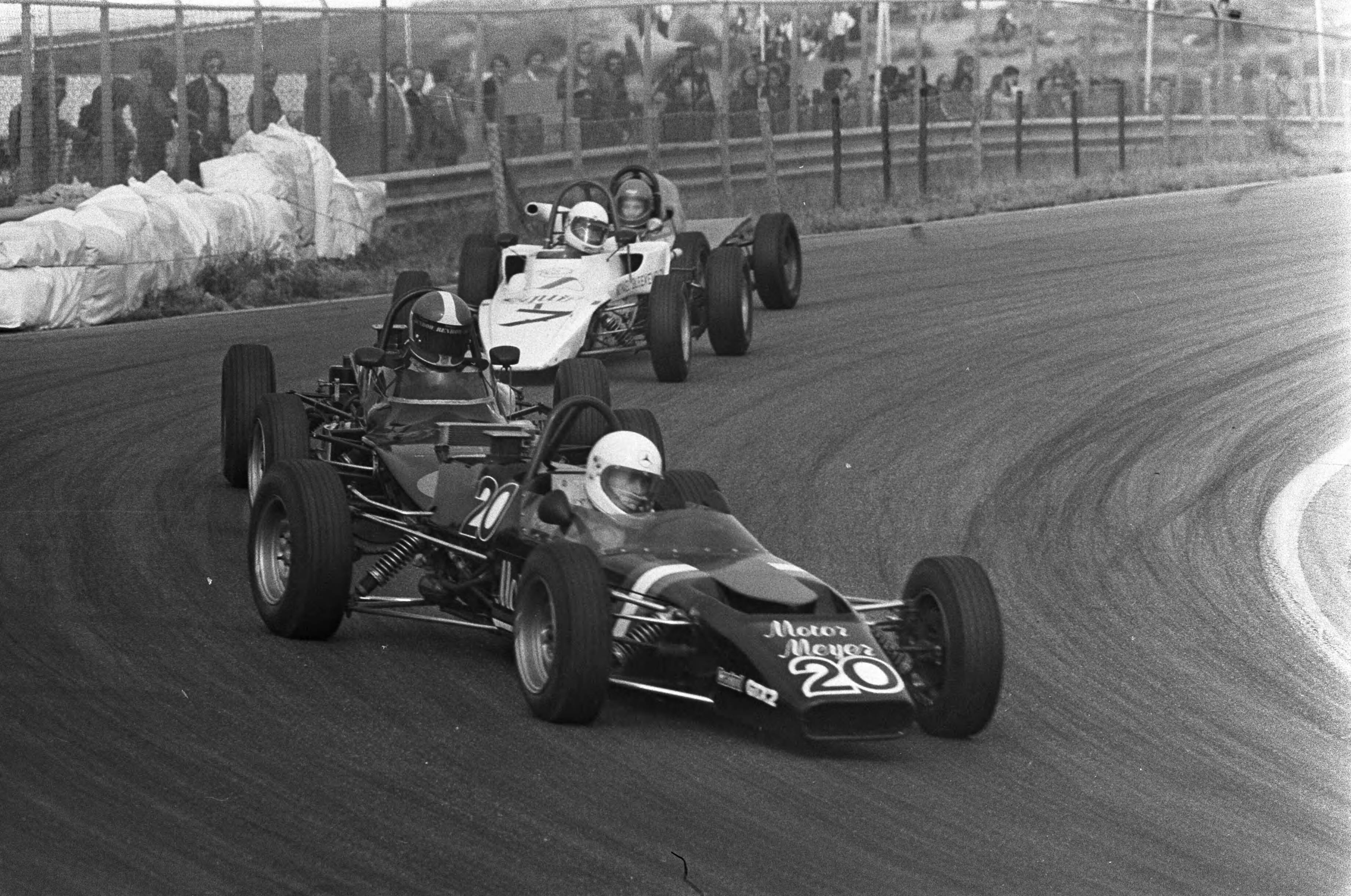 Fotocollectie Anefo — Zandvoort Trophy of the Dunes ; formule Fords, op kop winnaar Arie Luyendijk — Foto: Verhoeff, Bert / Anefo. Licentie: Set B: Rechtenvrij / Publiek Domein. Bron: Nationaal Archief. http://hdl.handle.net/10648/ac71841e-d0b4-102d-bcf8-003048976d84