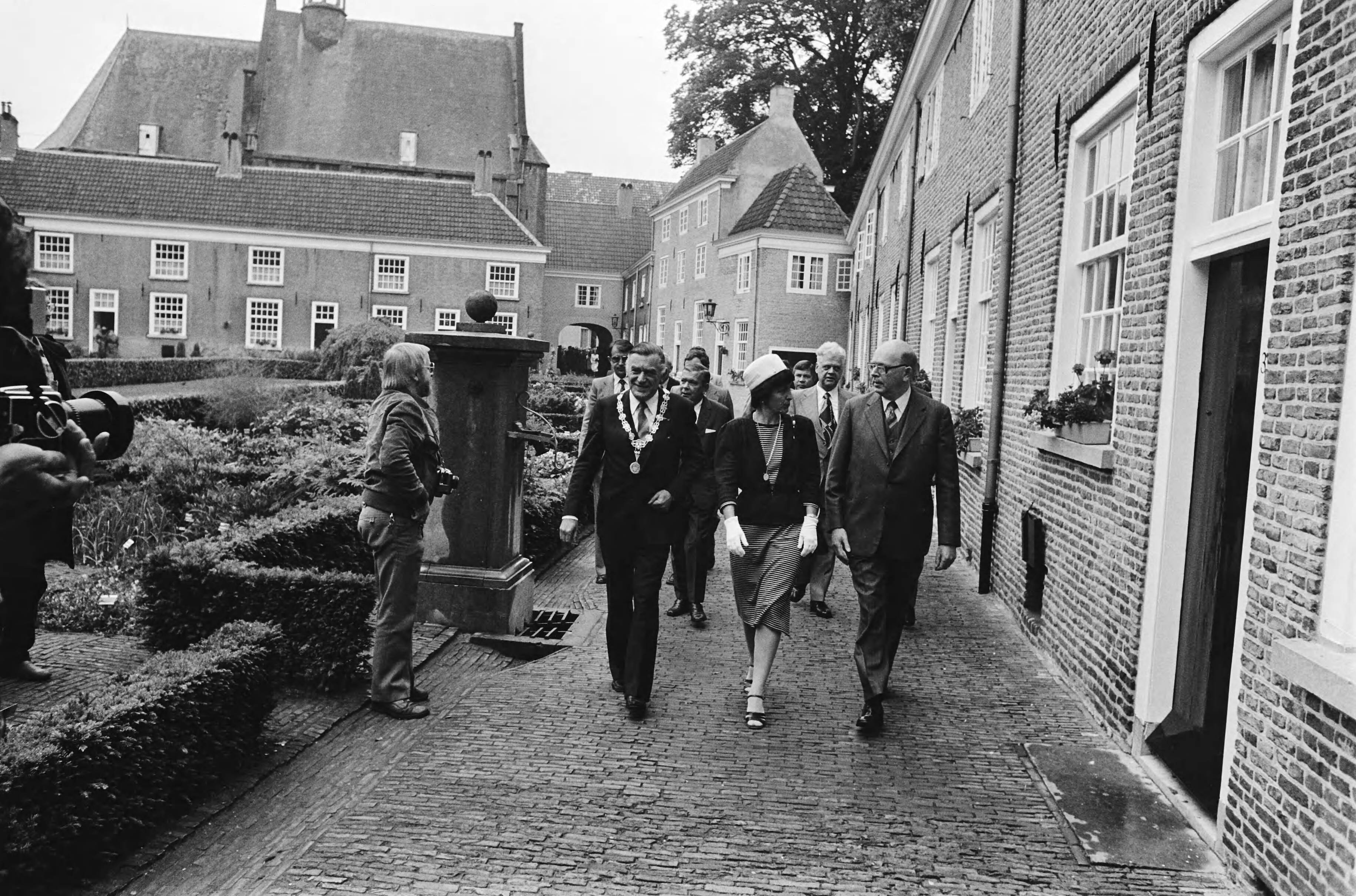 Fotocollectie Anefo — Pr. Margriet woont feestelijkheden bij tgv de voltooiing van de restauratie van het Begijnhof in Breda; diversen — Foto: Bogaerts, Rob / Anefo. Licentie: Set B: Rechtenvrij / Publiek Domein. Bron: Nationaal Archief. http://hdl.handle.net/10648/ace1c35a-d0b4-102d-bcf8-003048976d84