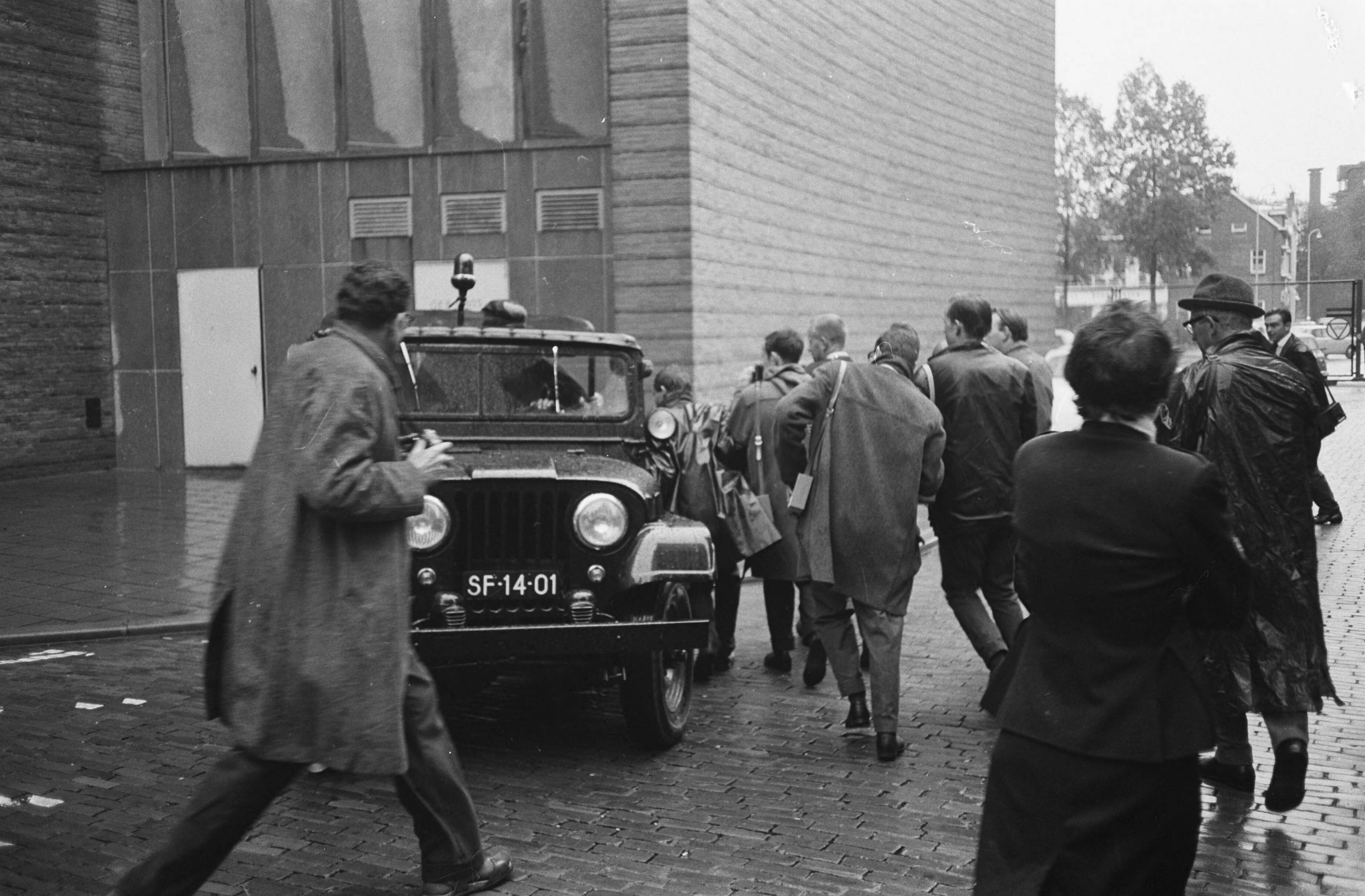 Fotocollectie Anefo — Examen fotojournalist te Den Haag — Foto: Pot, Harry / Anefo. Licentie: Set B: Rechtenvrij / Publiek Domein. Bron: Nationaal Archief. http://hdl.handle.net/10648/aa1ce9d8-d0b4-102d-bcf8-003048976d84