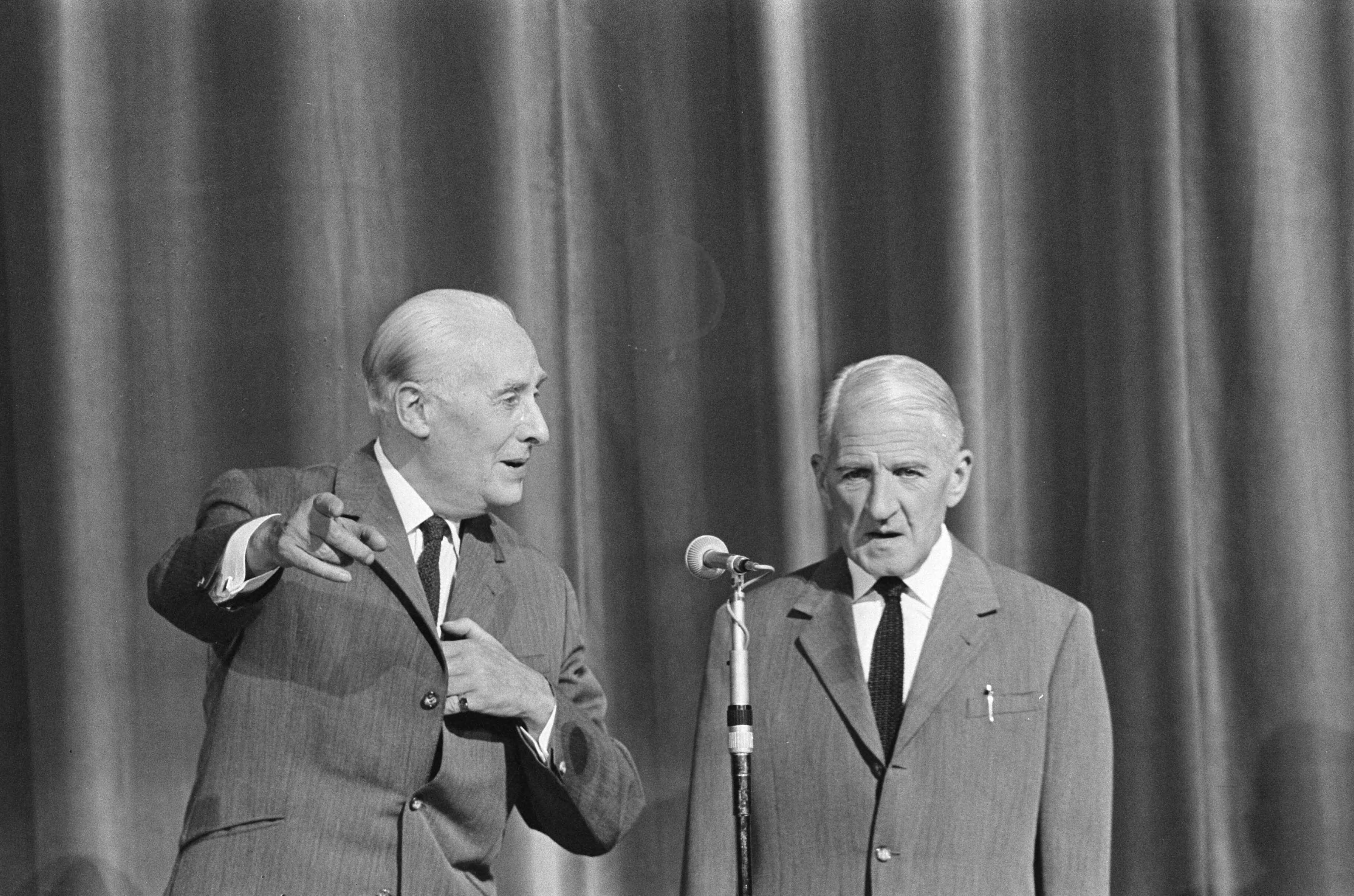 Fotocollectie Anefo — Premiere Snip en Snap Revue te Hilversum. Willy Walden en Piet Muyzelaar — Foto: Koch, Eric / Anefo. Licentie: Set B: Rechtenvrij / Publiek Domein. Bron: Nationaal Archief. http://hdl.handle.net/10648/ab1f9f1a-d0b4-102d-bcf8-003048976d84