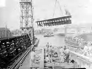 Fotocollectie Anefo — Tewaterlating vrachtschip "Spolanda" bij de Zaanlandsche Scheepsbouwmaatschappij te Zaandam. De doopplechtigheid werd verricht door mej. Danielle Smith, dochter van een van de commissarissen van rederij Spoorhout — Foto: Bilsen, Joop van / Anefo. Licentie: Set B: Rechtenvrij / Publiek Domein. Bron: Nationaal Archief. http://hdl.handle.net/10648/a97d3168-d0b4-102d-bcf8-003048976d84