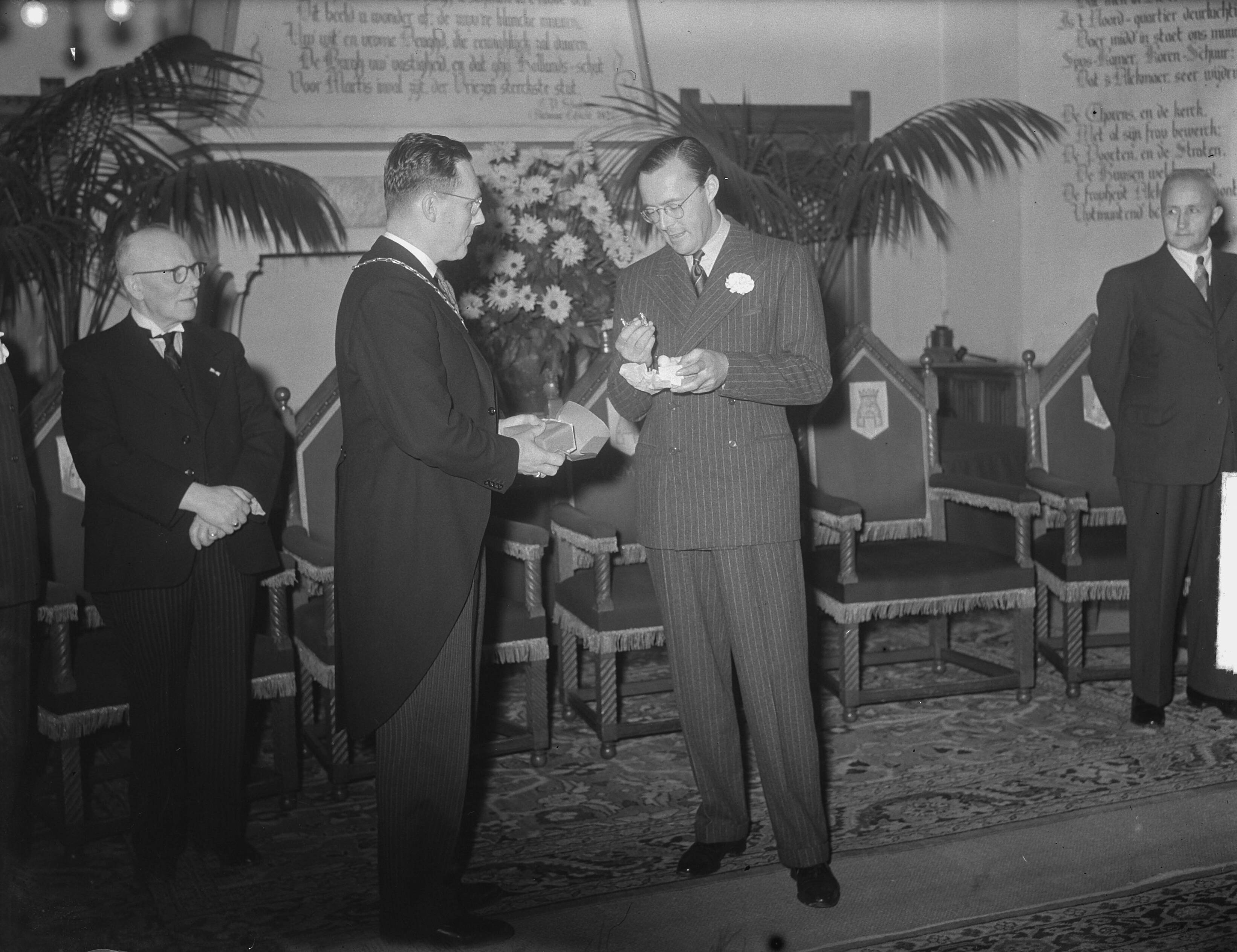 Bezoek van prins Bernhard aan Alkmaar — Prins Bernhard in Alkmaar — Foto: Pot, Harry / Anefo. Licentie: Set B: Rechtenvrij / Publiek Domein. Bron: Nationaal Archief. http://hdl.handle.net/10648/a8df07b8-d0b4-102d-bcf8-003048976d84