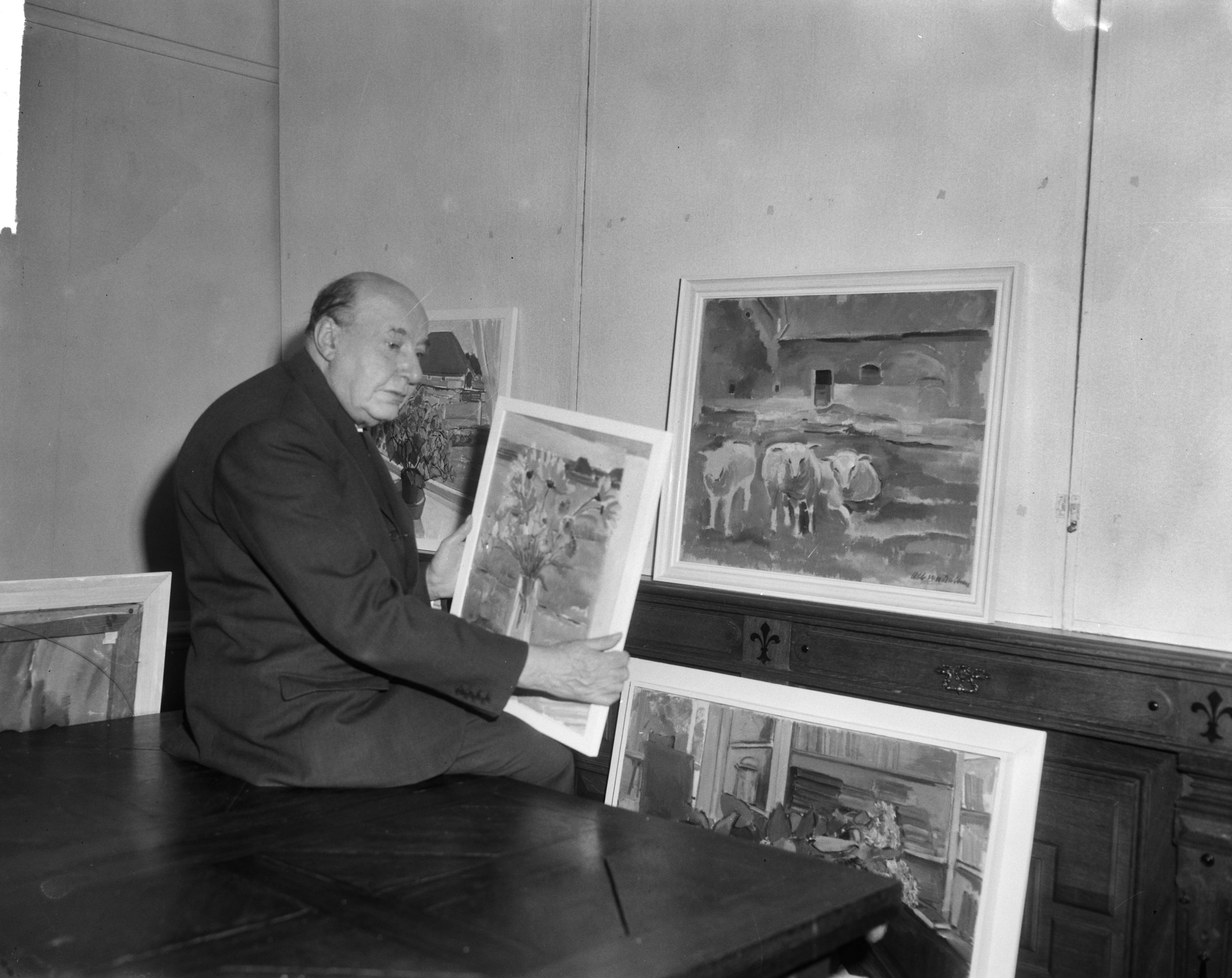 Fotocollectie Anefo — Schilderijenexpositie van acteur Albert van Dalsum in Den Haag, Van Dalsum aan het inrichten — Foto: Bilsen, Joop van / Anefo. Licentie: Set B: Rechtenvrij / Publiek Domein. Bron: Nationaal Archief. http://hdl.handle.net/10648/aa94a4fa-d0b4-102d-bcf8-003048976d84