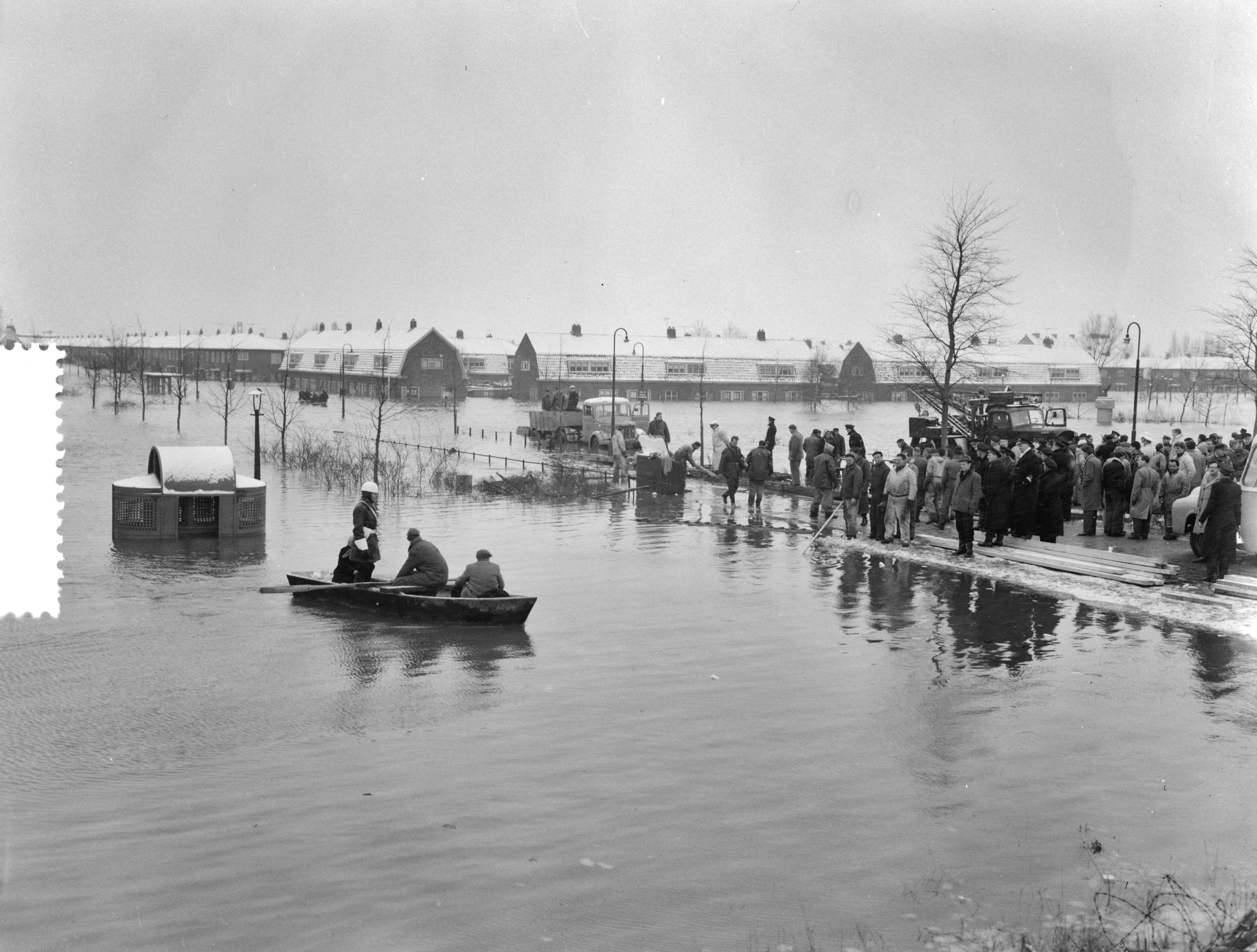 Ramp Tuindorp Oostzaan — Foto: Bilsen, Joop van / Anefo. — Licentie: Set B: Rechtenvrij / Publiek Domein. Bron: Nationaal Archief. http://hdl.handle.net/10648/a9a5c0e2-d0b4-102d-bcf8-003048976d84