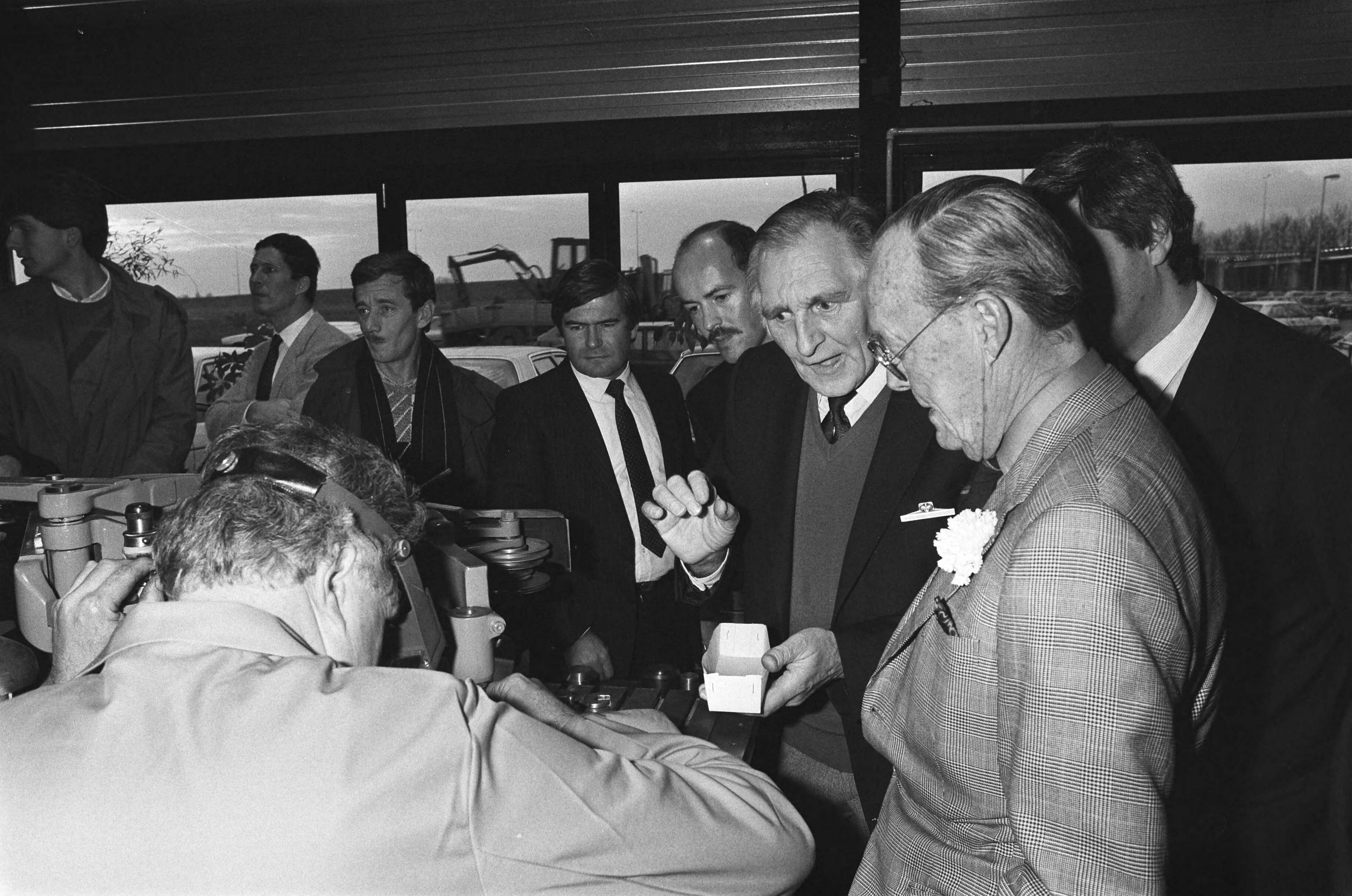 Fotocollectie Anefo — Prins Bernhard (r) opende in Zoetermeeer de nieuwe fabriek van de Koninklijke Kempen&Begeer — Foto: Bogaerts, Rob / Anefo. Licentie: Set B: Rechtenvrij / Publiek Domein. Bron: Nationaal Archief. http://hdl.handle.net/10648/ad4e13a2-d0b4-102d-bcf8-003048976d84