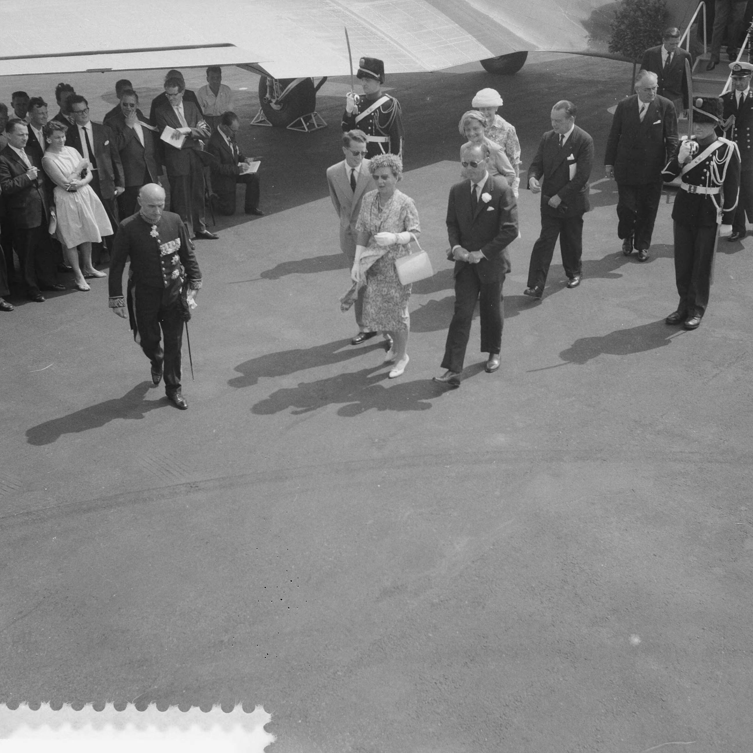 Staatsbezoek koning Boudewijn 1959 — Vierde dag van het bezoek van koning Boudewijn. Bezoek aan Maastricht en omgeving — Foto: Noske, J.D. / Anefo. Licentie: Set B: Rechtenvrij / Publiek Domein. Bron: Nationaal Archief. http://hdl.handle.net/10648/a998bf8c-d0b4-102d-bcf8-003048976d84