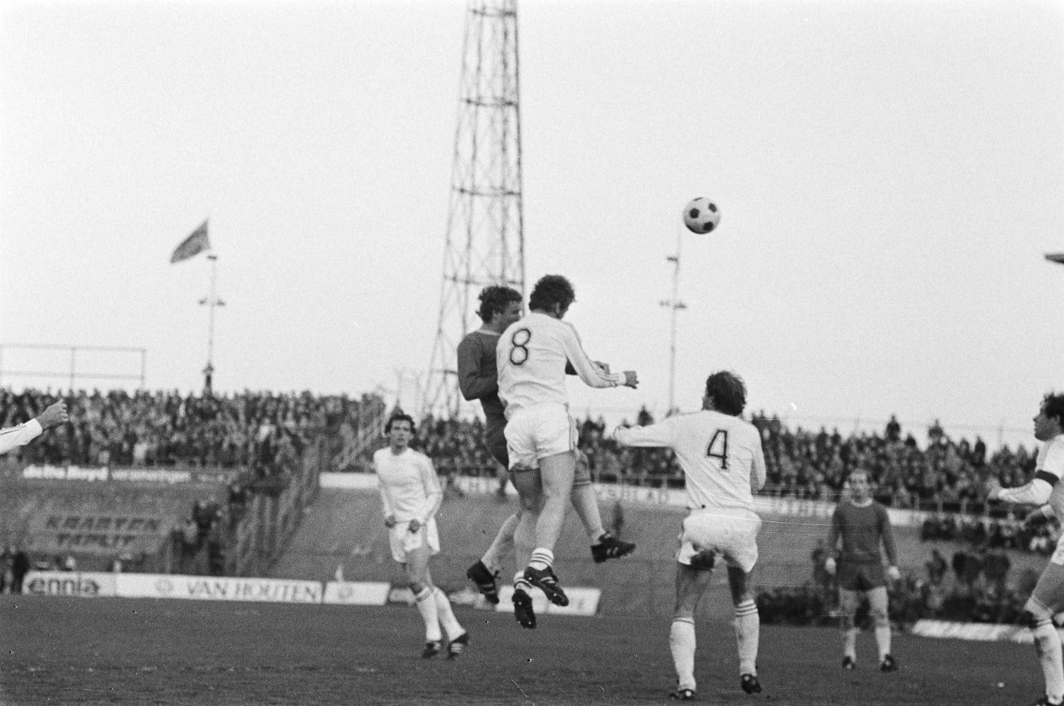 Fotocollectie Anefo — FC Den Haag tegen PEC Zwolle (halve finale KNVB-beker) in Utrecht; spelmomenten — Foto: Croes, Rob C. / Anefo. Licentie: Set B: Rechtenvrij / Publiek Domein. Bron: Nationaal Archief. http://hdl.handle.net/10648/ac9aace0-d0b4-102d-bcf8-003048976d84
