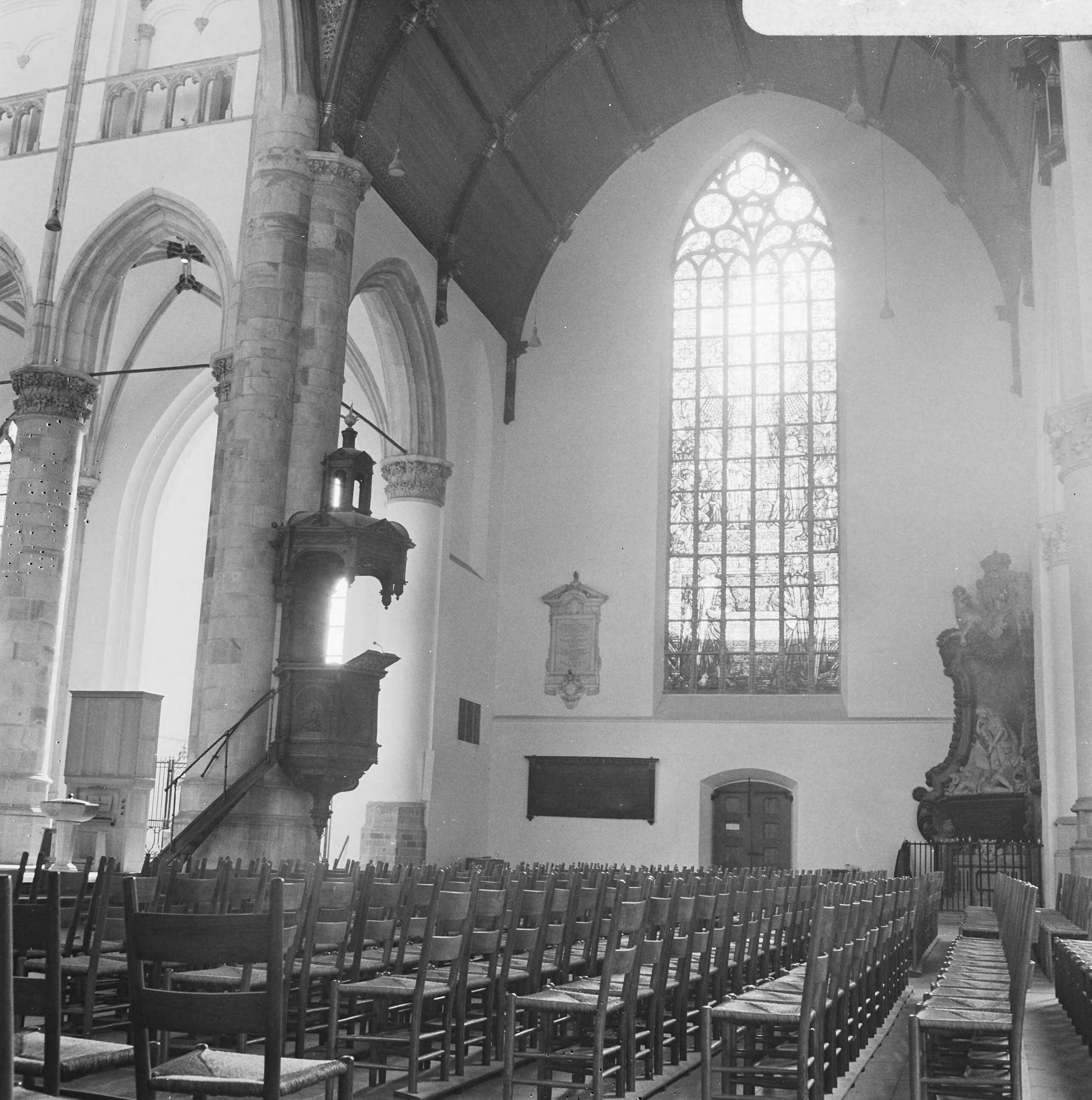 Restauratie van de Grote of St. Jacobskerk te Den Haag in verband met huwelijk van prinses Margriet met mr. Pieter van Vollenhoven — Den Haag|Zuid-Holland|restauraties |kerkgebouwen|Sint-Jacobuskerk — Foto: Voets, Jan / Anefo. Licentie: Set B: Rechtenvrij / Publiek Domein. Bron: Nationaal Archief. http://hdl.handle.net/10648/ab029898-d0b4-102d-bcf8-003048976d84