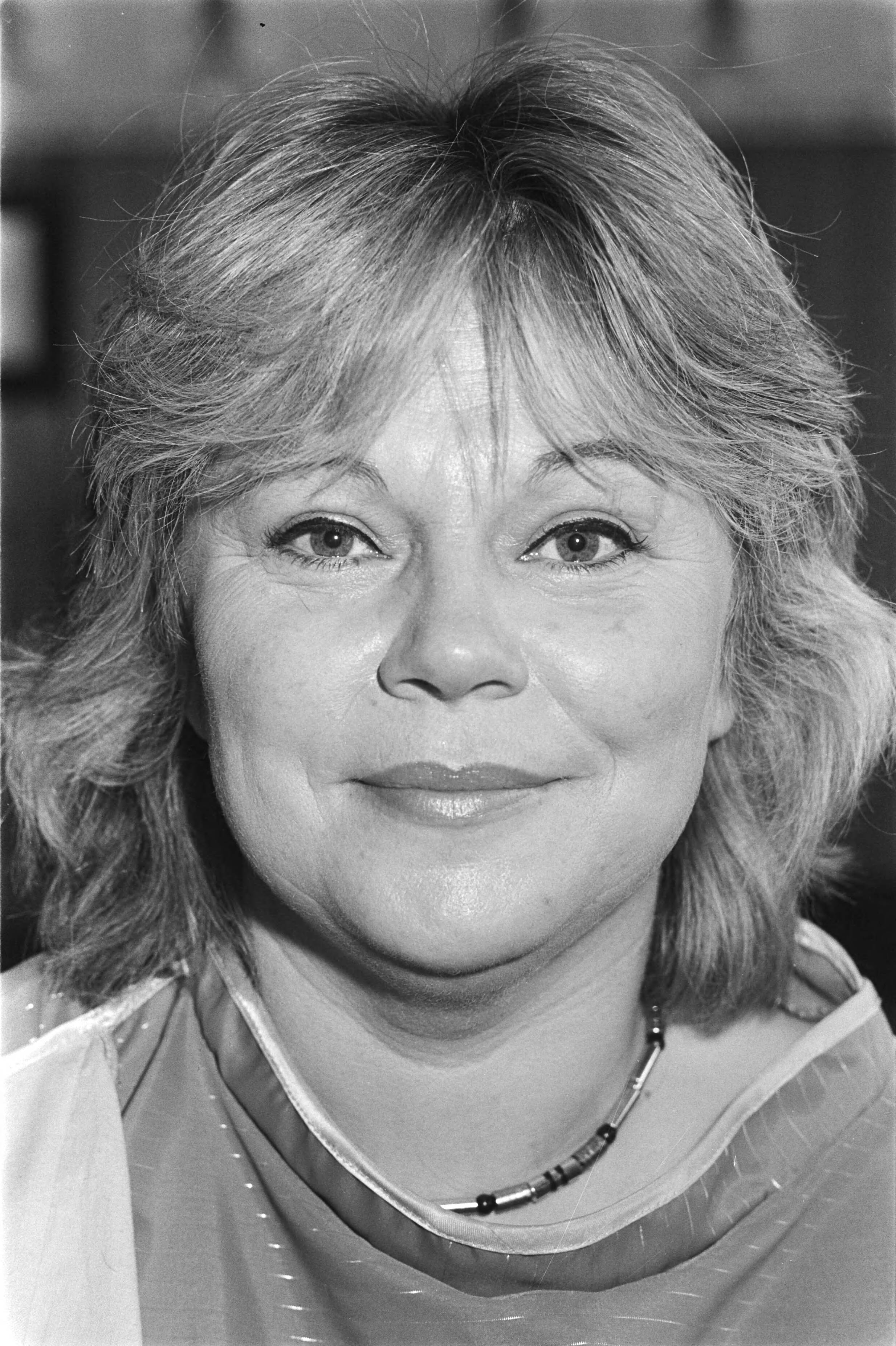 Fotocollectie Anefo — Utrecht, uitreiking Edison-nominaties; Tineke Vos (presentatrice) — Foto: Antonisse, Marcel / Anefo. Licentie: Set B: Rechtenvrij / Publiek Domein. Bron: Nationaal Archief. http://hdl.handle.net/10648/ad36f294-d0b4-102d-bcf8-003048976d84
