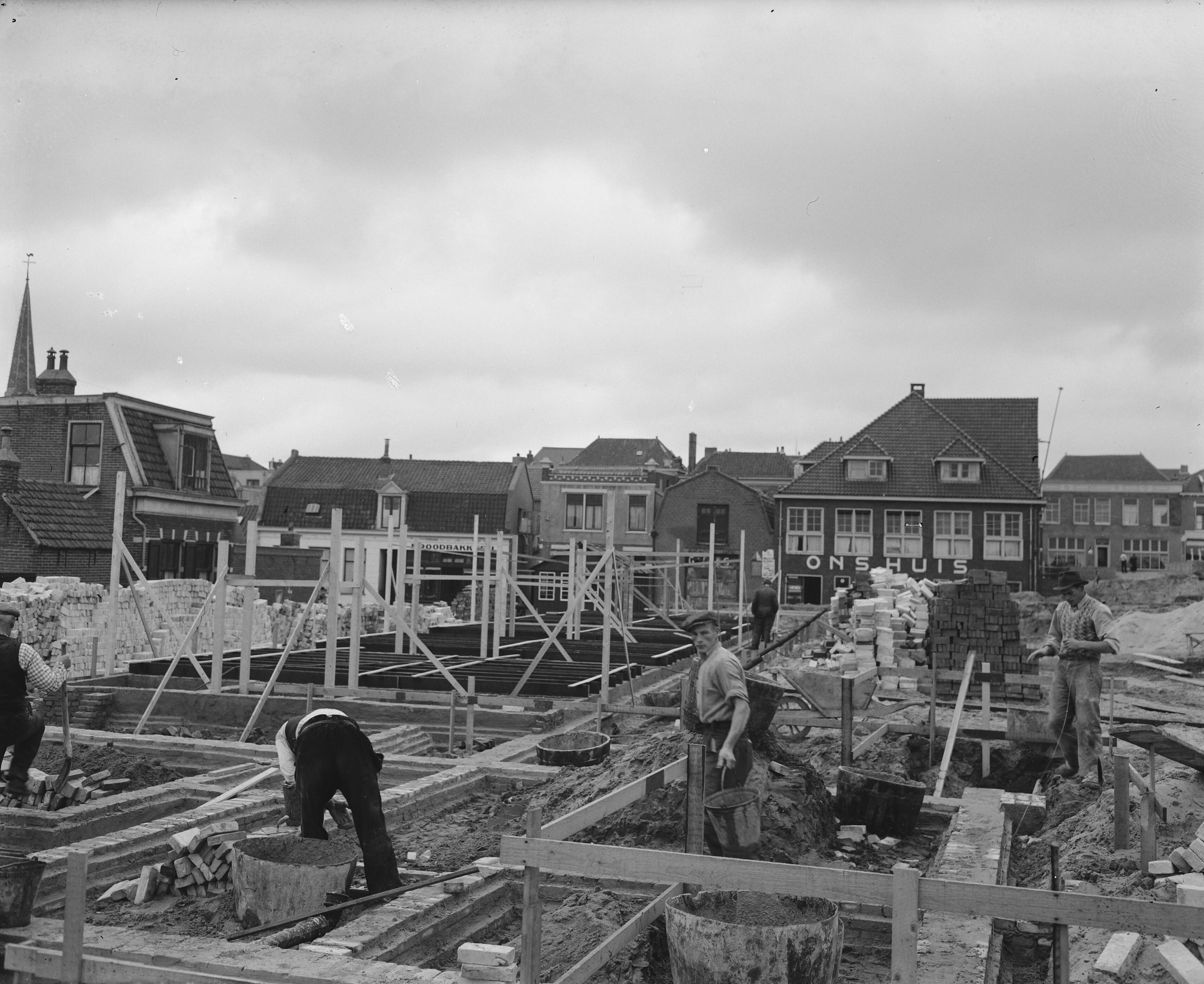 Fotocollectie Anefo — Opbouw Zandvoort — Foto: Wisman, Bram / Anefo. Licentie: Set B: Rechtenvrij / Publiek Domein. Bron: Nationaal Archief. http://hdl.handle.net/10648/a8a28bbc-d0b4-102d-bcf8-003048976d84
