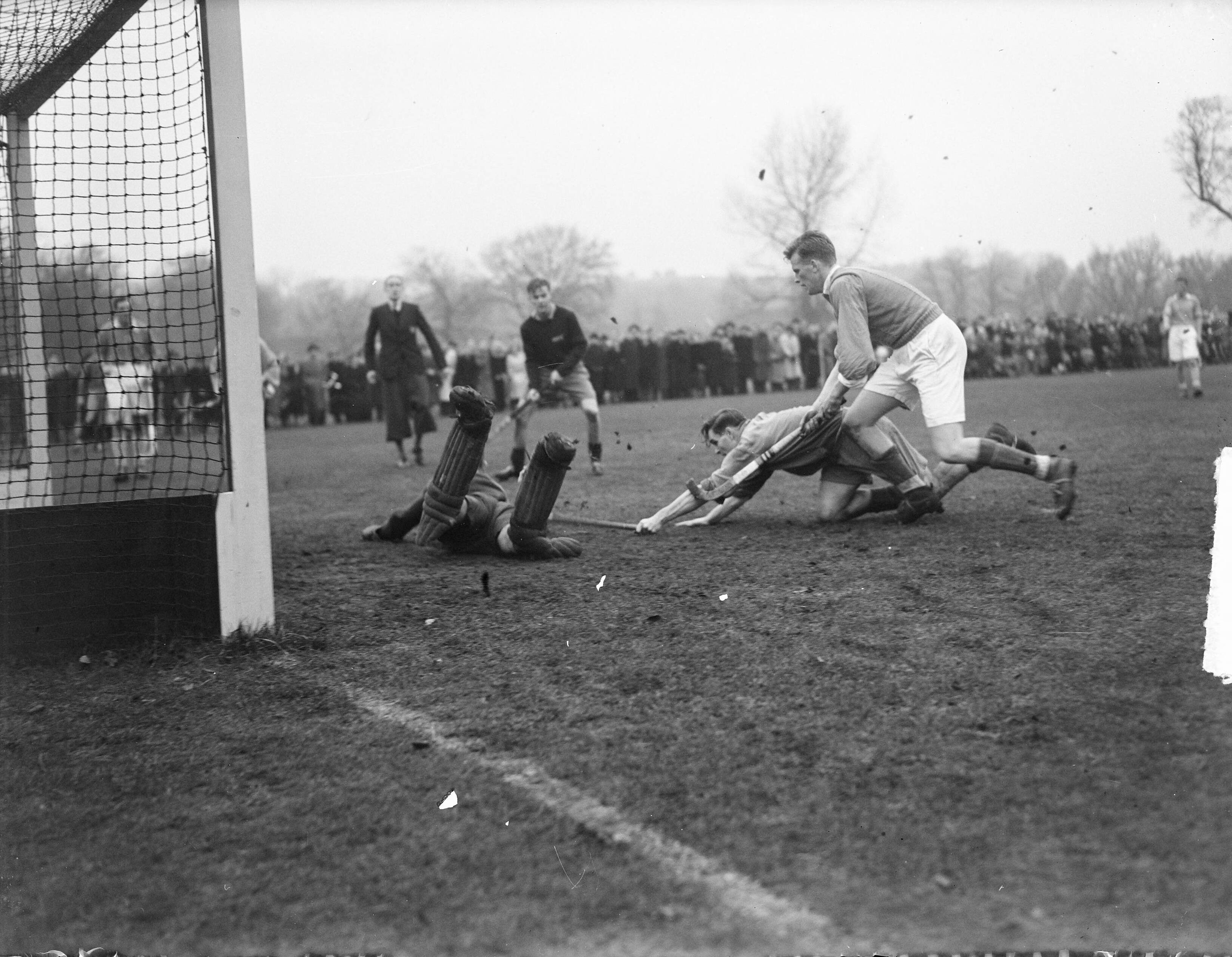 Fotocollectie Anefo — Hockey BMHC tegen HHYC 1-0 — Foto: Oorschot, […] van / Anefo. Licentie: Set B: Rechtenvrij / Publiek Domein. Bron: Nationaal Archief. http://hdl.handle.net/10648/a8c0a020-d0b4-102d-bcf8-003048976d84