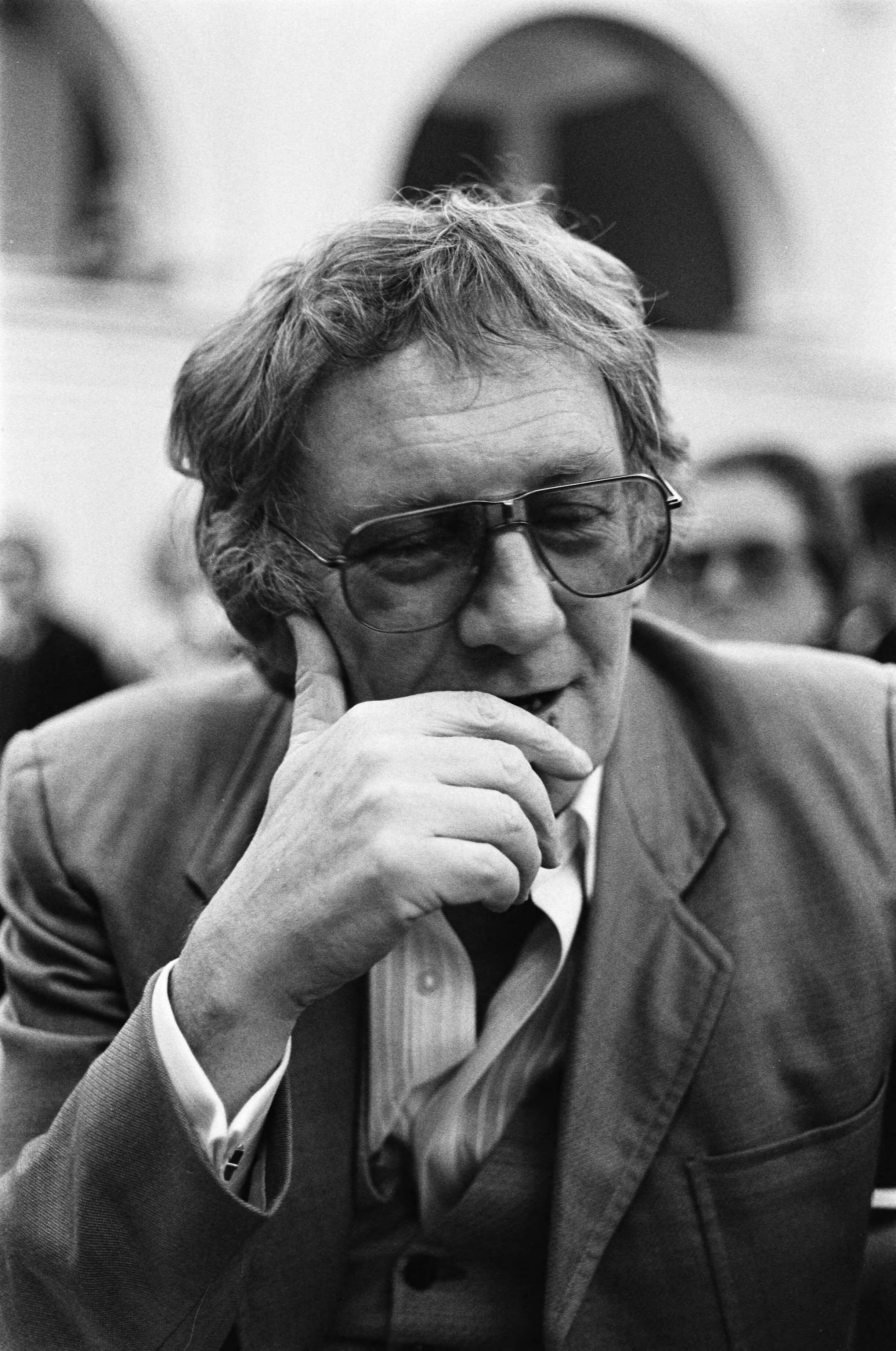 Uitreiking diverse literaire prijzen in Den Haag — Hugo Claus — Foto: Dijk, Hans van / Anefo. Licentie: Set B: Rechtenvrij / Publiek Domein. Bron: Nationaal Archief. http://hdl.handle.net/10648/acd6e8d6-d0b4-102d-bcf8-003048976d84