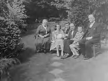 Familie Smulders in Voorburg — Foto: Bilsen, Joop van / Anefo. — Licentie: Set B: Rechtenvrij / Publiek Domein. Bron: Nationaal Archief. http://hdl.handle.net/10648/a9600b42-d0b4-102d-bcf8-003048976d84