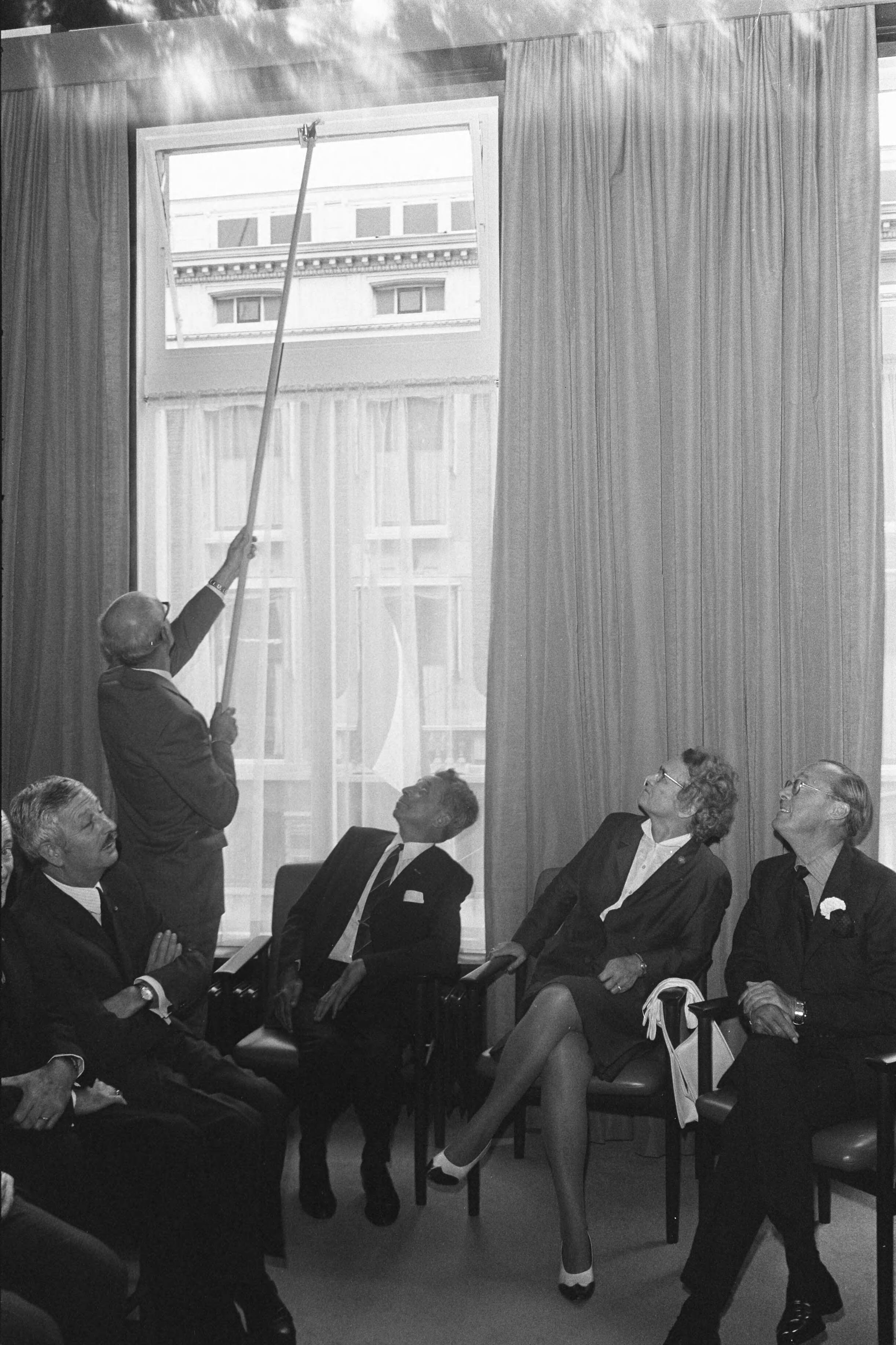 Fotocollectie Anefo — Prins Bernhard opent gerestaureerd pand van ANP in Den Haag — Foto: Koch, Eric / Anefo. Licentie: Set B: Rechtenvrij / Publiek Domein. Bron: Nationaal Archief. http://hdl.handle.net/10648/aba33668-d0b4-102d-bcf8-003048976d84