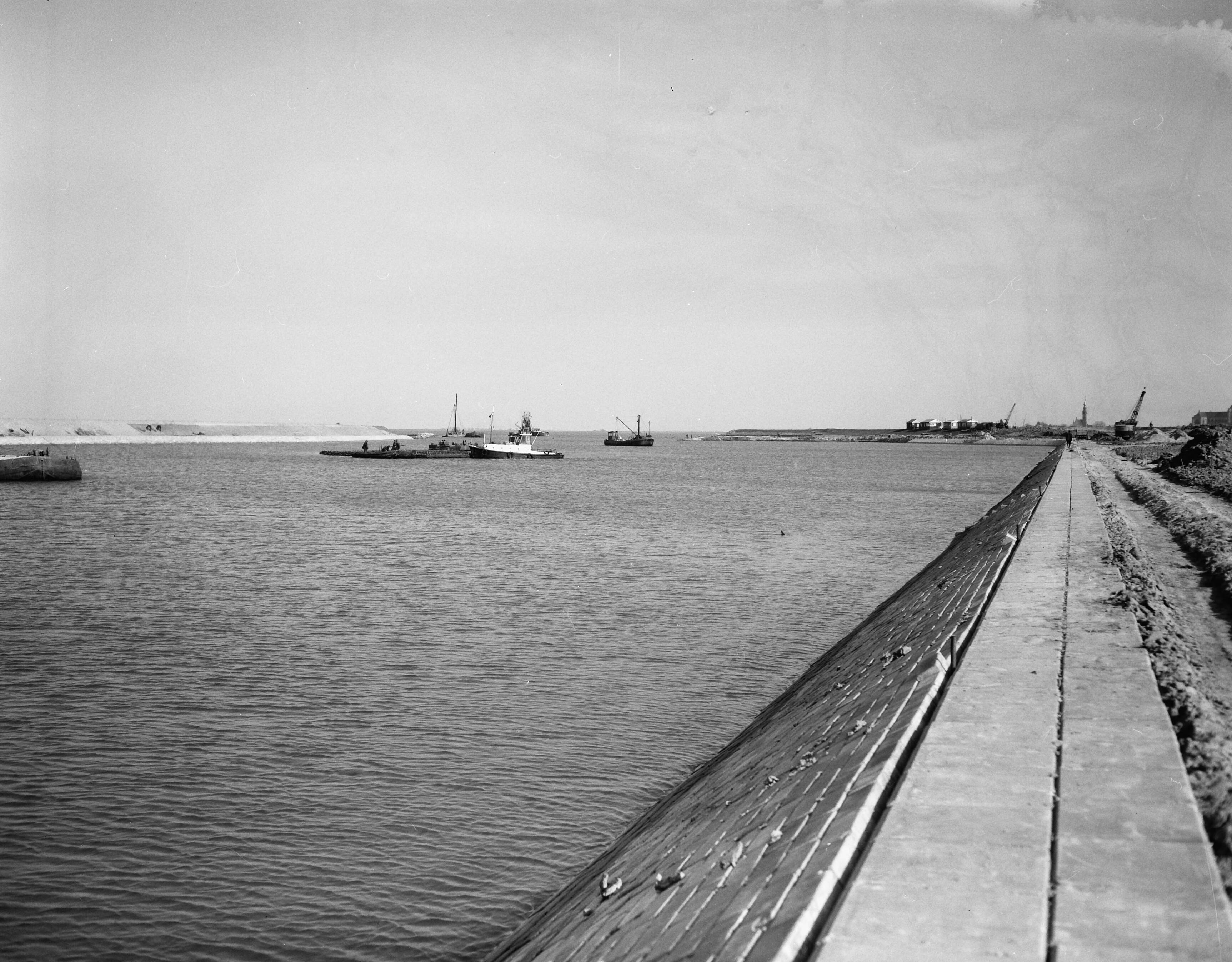 Fotocollectie Anefo — Werkzaamheden Deltaplan bij Veere — Foto: Bilsen, Joop van / Anefo. Licentie: Set B: Rechtenvrij / Publiek Domein. Bron: Nationaal Archief. http://hdl.handle.net/10648/a95d2332-d0b4-102d-bcf8-003048976d84