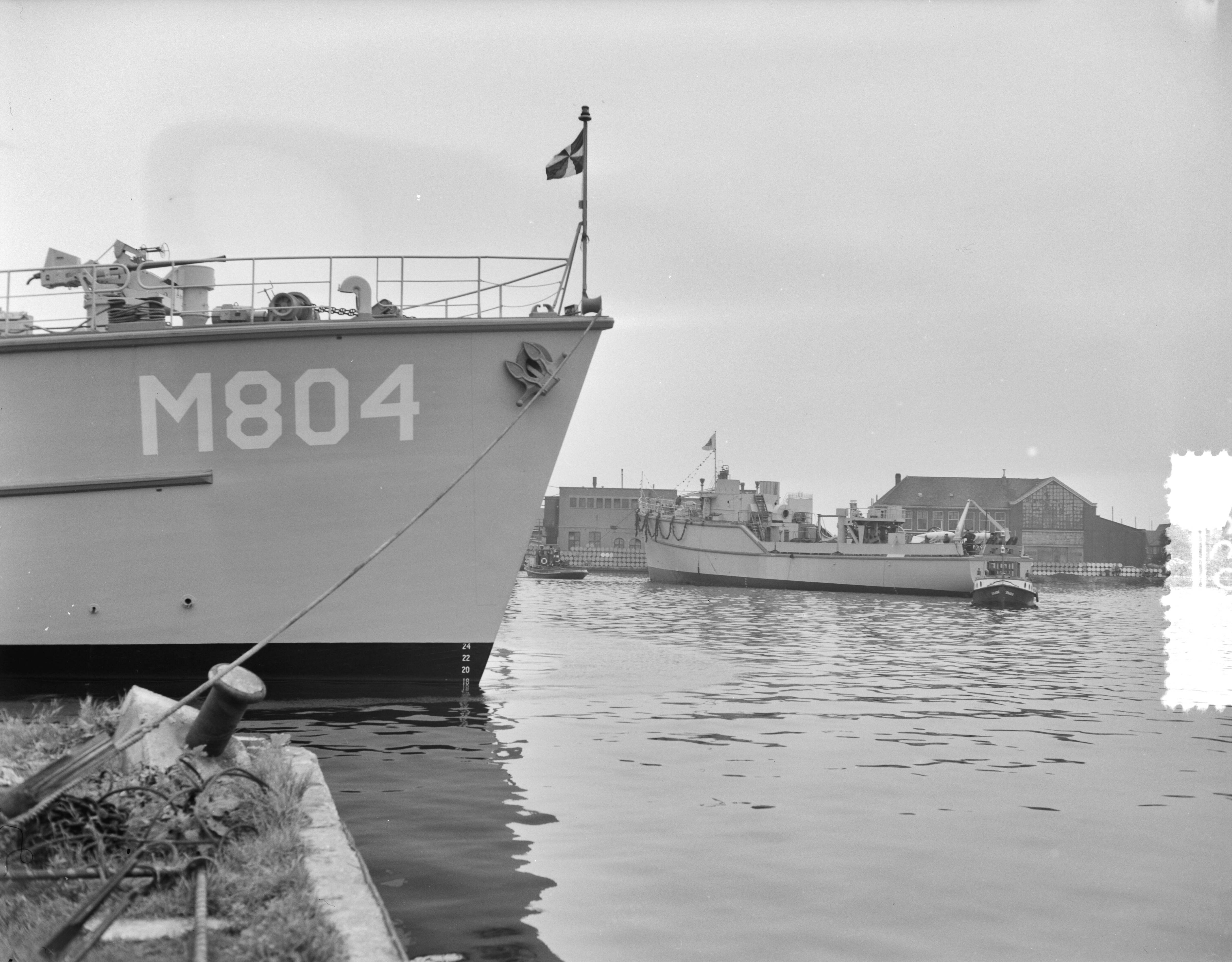 Fotocollectie Anefo — Tewaterlating mijnenveger Hr. Ms. "Meppel" bij Haarlemse Scheepsbouwmaatschappij — Foto: Rossem, Wim van / Anefo. Licentie: Set B: Rechtenvrij / Publiek Domein. Bron: Nationaal Archief. http://hdl.handle.net/10648/a94c1fc4-d0b4-102d-bcf8-003048976d84