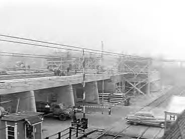 Fotocollectie Anefo — Bouw spoorwegviaduct bij Heemstede — Foto: Pot, Harry / Anefo. Licentie: Set B: Rechtenvrij / Publiek Domein. Bron: Nationaal Archief. http://hdl.handle.net/10648/a96f4594-d0b4-102d-bcf8-003048976d84