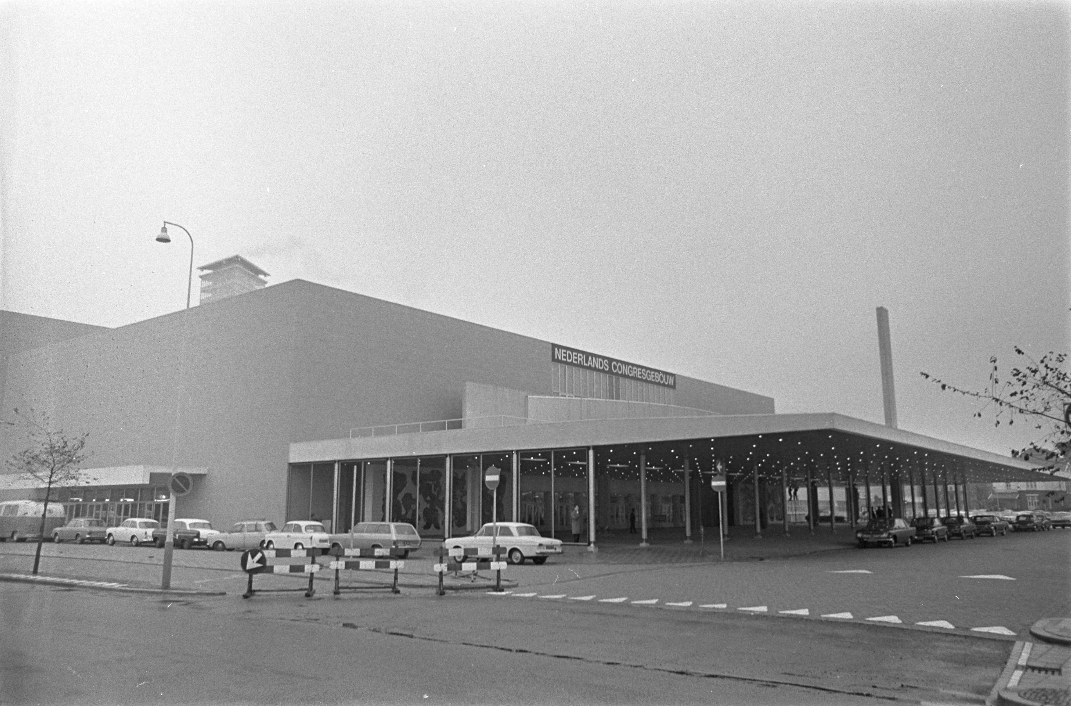 Fotocollectie Anefo — Congresgebouw Den Haag exterieur — Foto: Nijs, Jac. de / Anefo. Licentie: Set B: Rechtenvrij / Publiek Domein. Bron: Nationaal Archief. http://hdl.handle.net/10648/ab554d86-d0b4-102d-bcf8-003048976d84